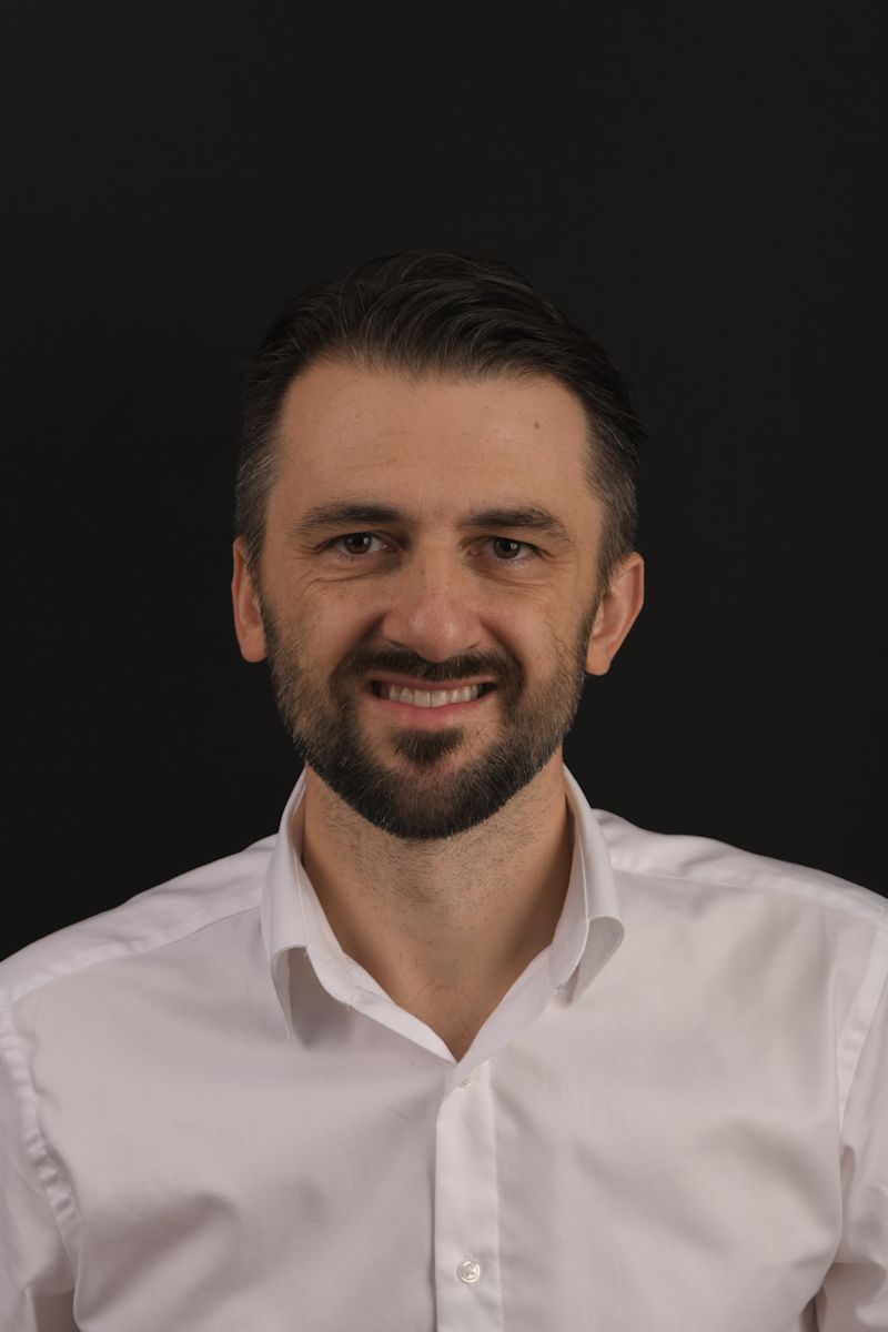 Dr. Cristian Dobreci