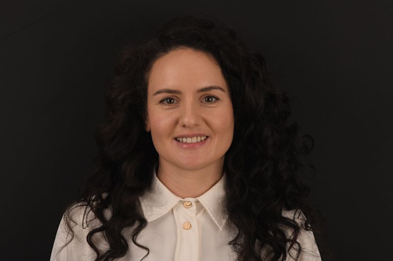 Dr. Simona Brustur