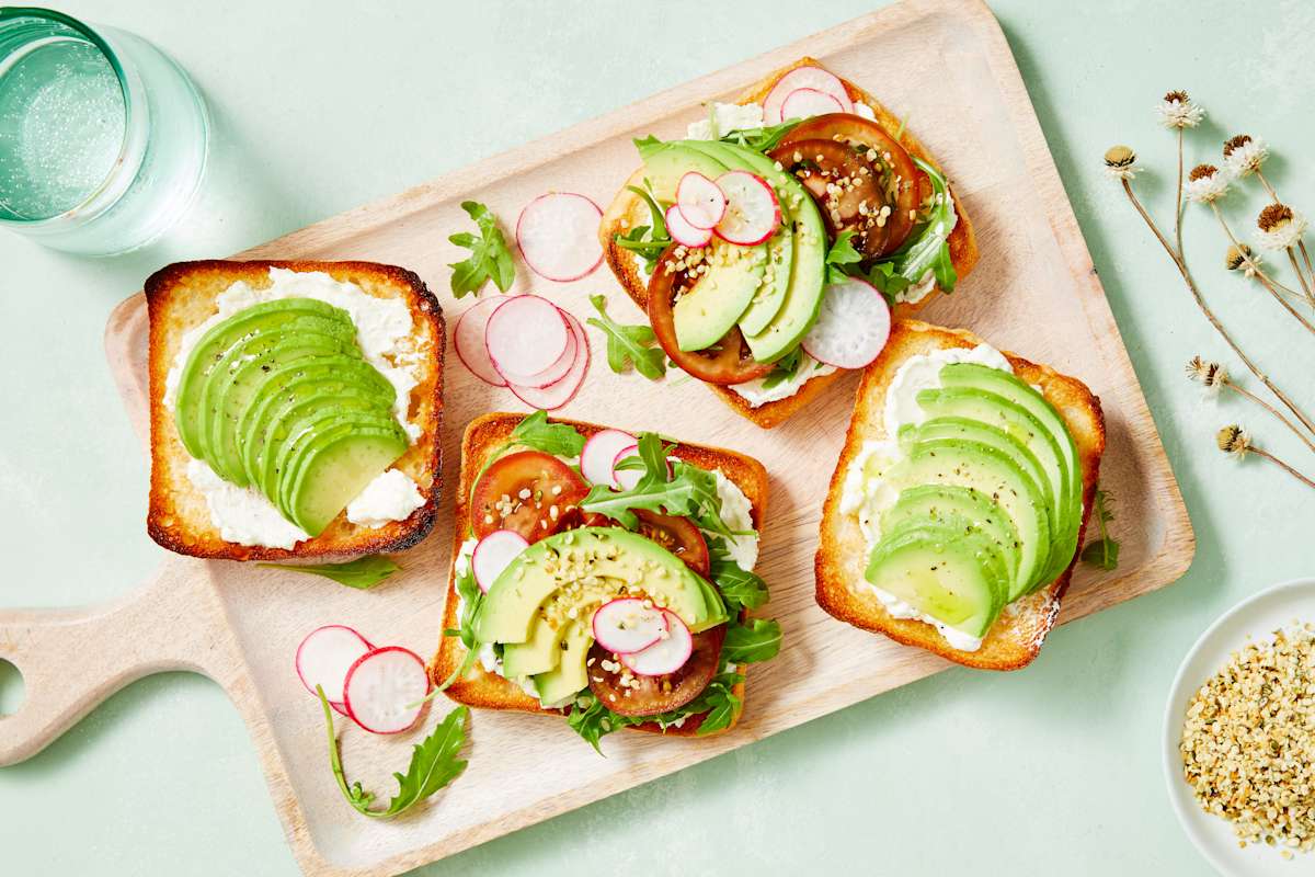AvocadoGoatsCheeseToastRadish