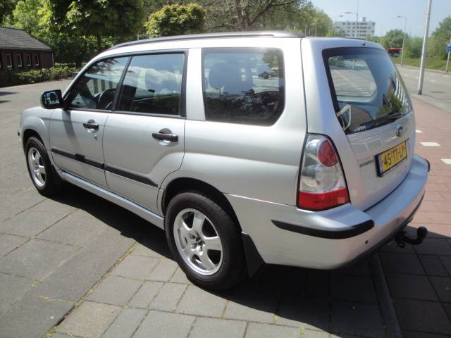 Subaru Forester 2.0 X Comfort AWD met  Audio, Cr. & Cl.control, LM-velgen, PDC en Tr.haak - Thumbnail 6