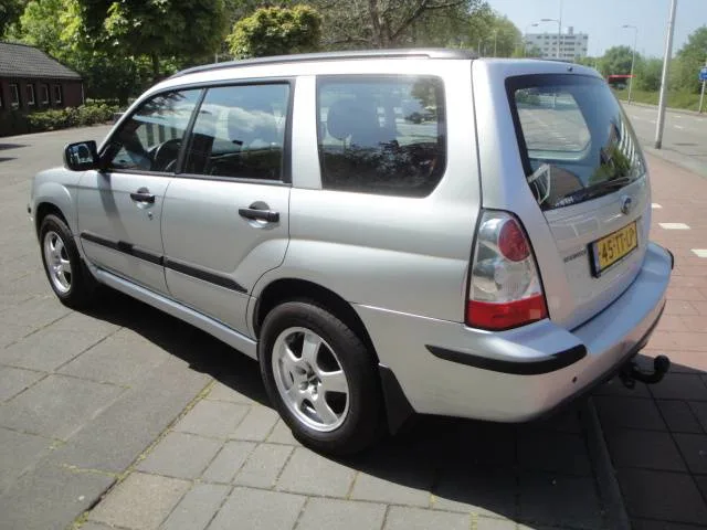 Subaru Forester 2.0 X Comfort AWD met  Audio, Cr. & Cl.control, LM-velgen, PDC en Tr.haak - Thumbnail 6