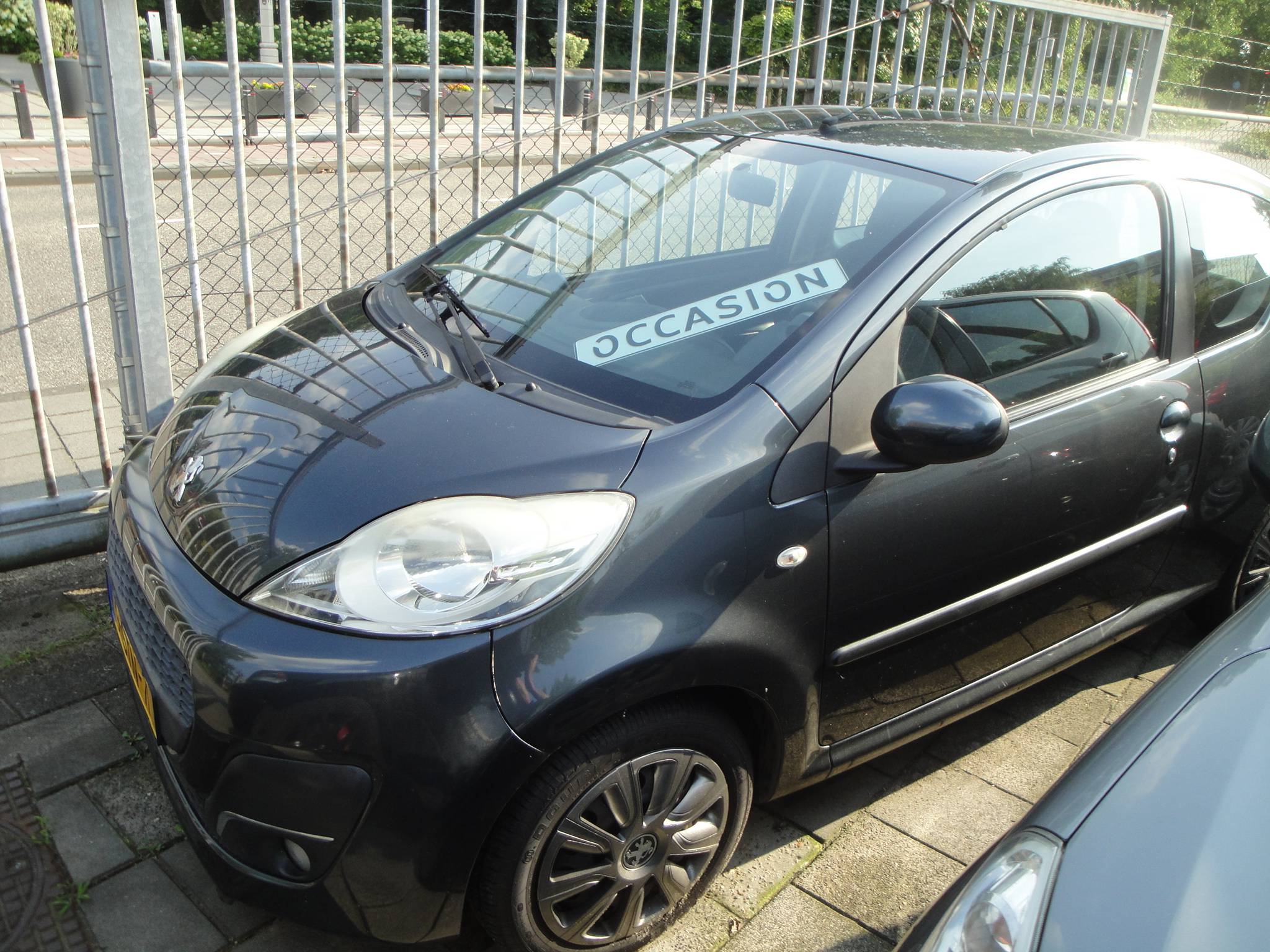 Peugeot 107 1.0 3-Drs. met o.a. Audio, Airco, T.teller, St.lijsten & V.-mistlampen.