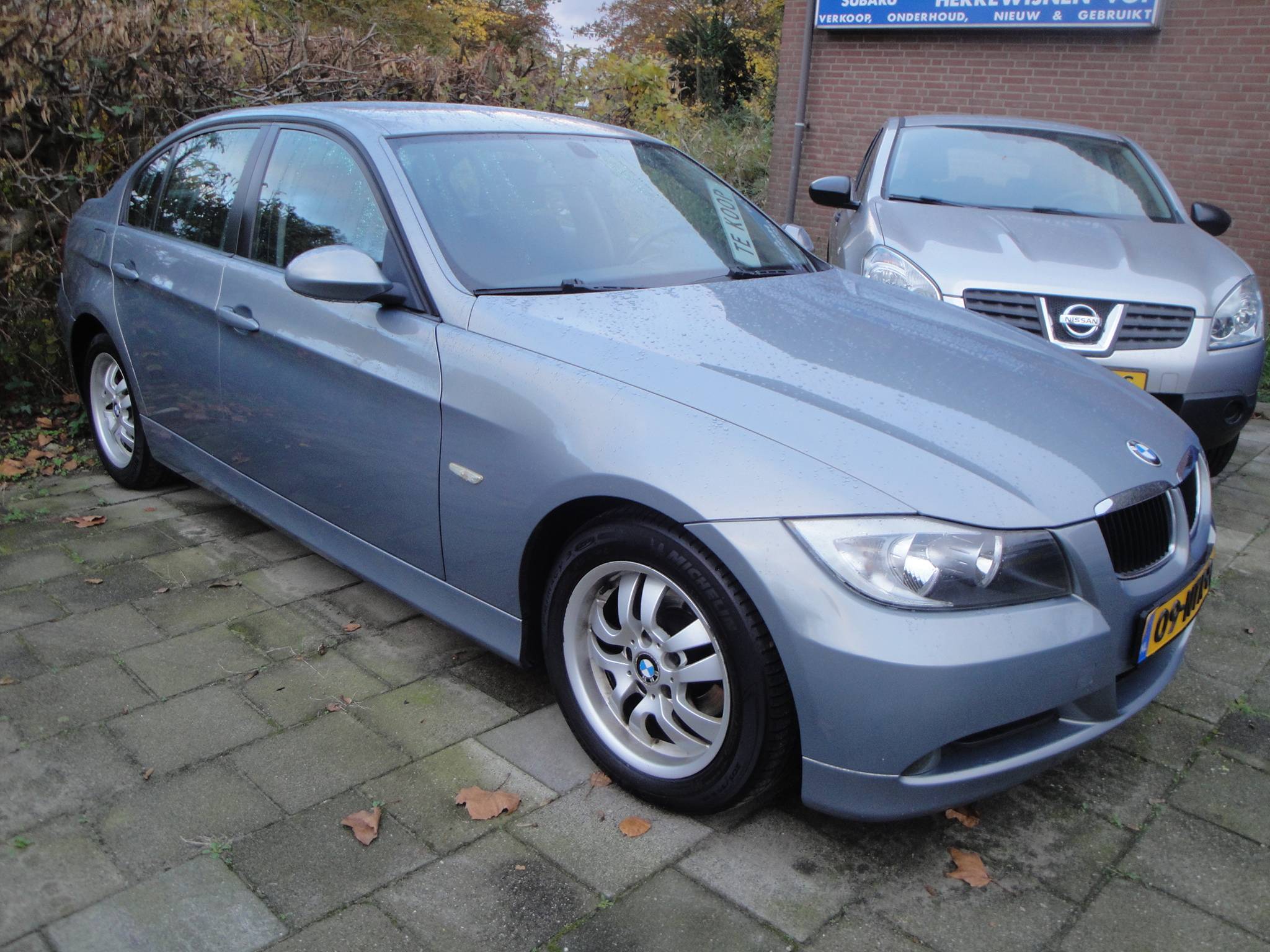 BMW 320i 2.0i 6-Sp. 4-Drs. Sedan (Zéér netjes, niet in gerookt) met o.a. Airco, Audio, LM-velgen, etc. & nw. APK. - Thumbnail 2
