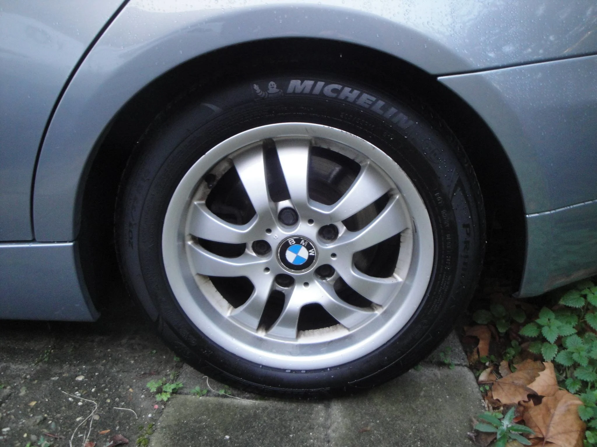 BMW 320i 2.0i 6-Sp. 4-Drs. Sedan (Zéér netjes, niet in gerookt) met o.a. Airco, Audio, LM-velgen, etc. & nw. APK. - Thumbnail 6