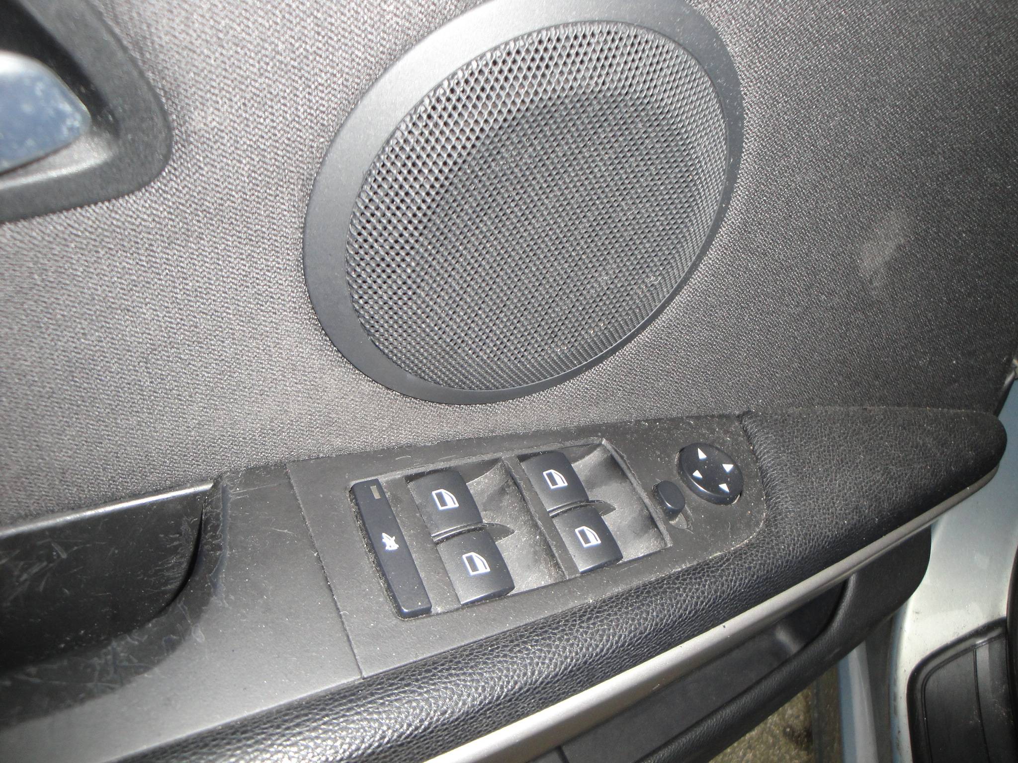 BMW 320i 2.0i 6-Sp. 4-Drs. Sedan (Zéér netjes, niet in gerookt) met o.a. Airco, Audio, LM-velgen, etc. & nw. APK. - Thumbnail 13