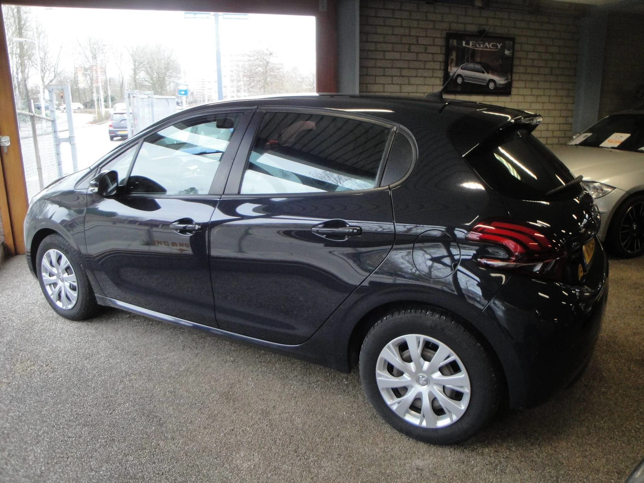 Peugeot 208 1.2 PureTech (1eEig.) Blue Lion 5-Drs. met o.a. Airco, Audio, Cr.Control, Nav. én nw. D.riem!!