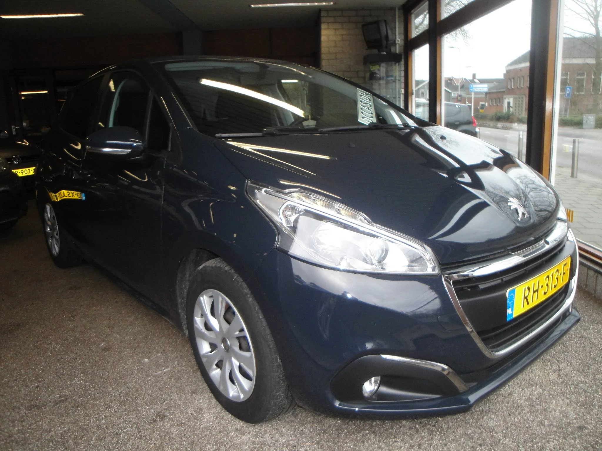 Peugeot 208 1.2 PureTech (1eEig.) Blue Lion 5-Drs. met o.a. Airco, Audio, Cr.Control, Nav. én nw. D.riem!! - Thumbnail 3