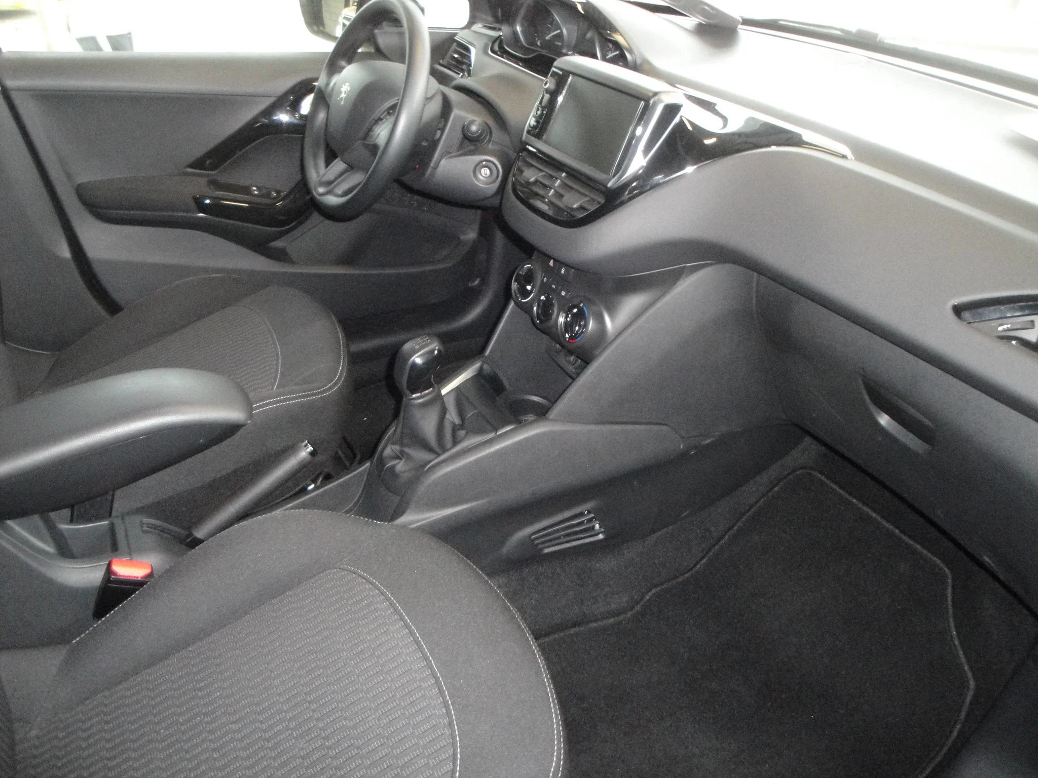 Peugeot 208 1.2 PureTech (1eEig.) Blue Lion 5-Drs. met o.a. Airco, Audio, Cr.Control, Nav. én nw. D.riem!! - Thumbnail 4