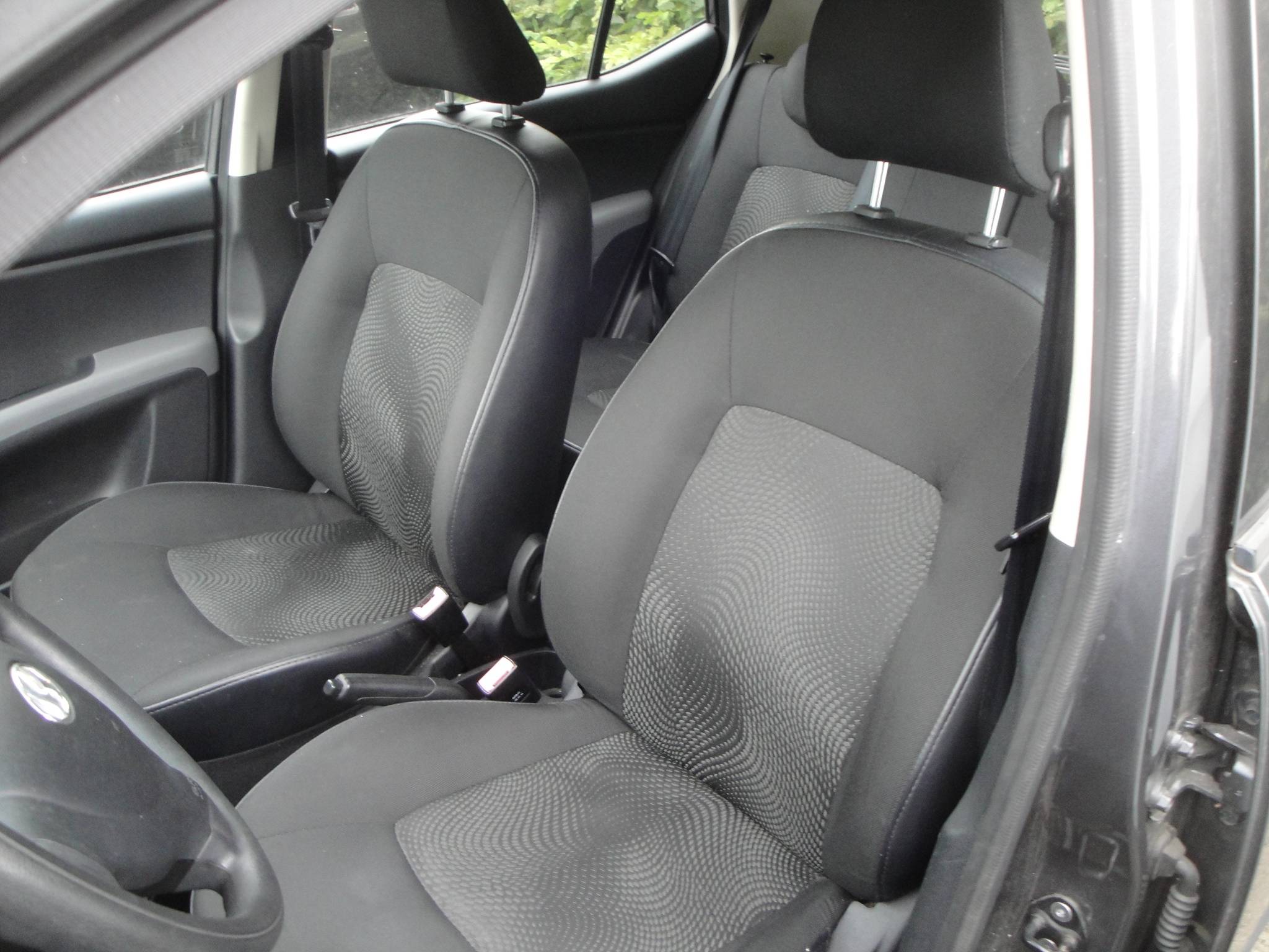 Hyundai i10 1.1 i-Drive 5-Drs. Cool  met o.a. Airco, Audio, LM-velgen, etc. - Thumbnail 4