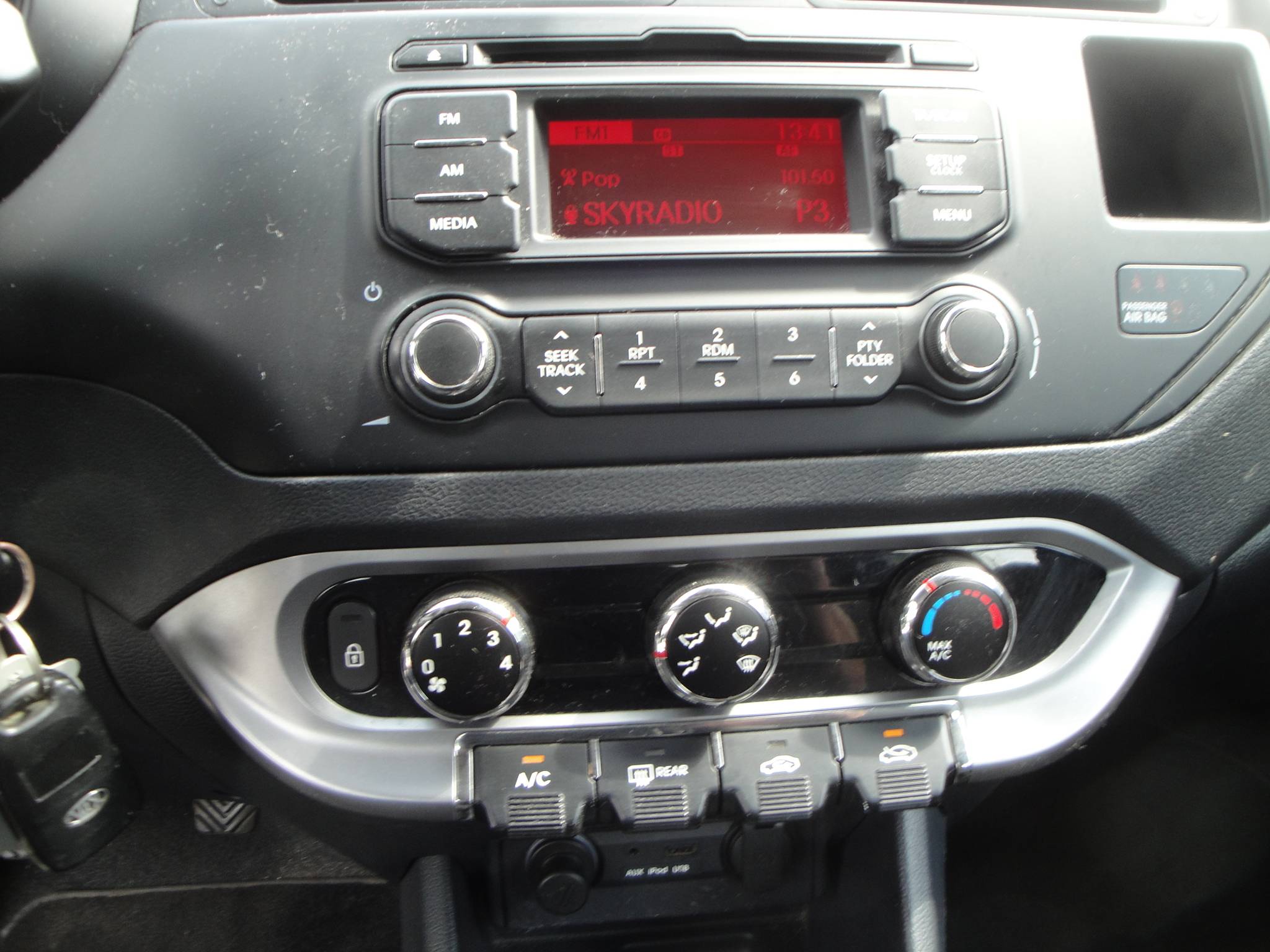 Kia Rio 1.2 5-Drs. met o.a. Audio, Airco en Cr.Control. - Thumbnail 12