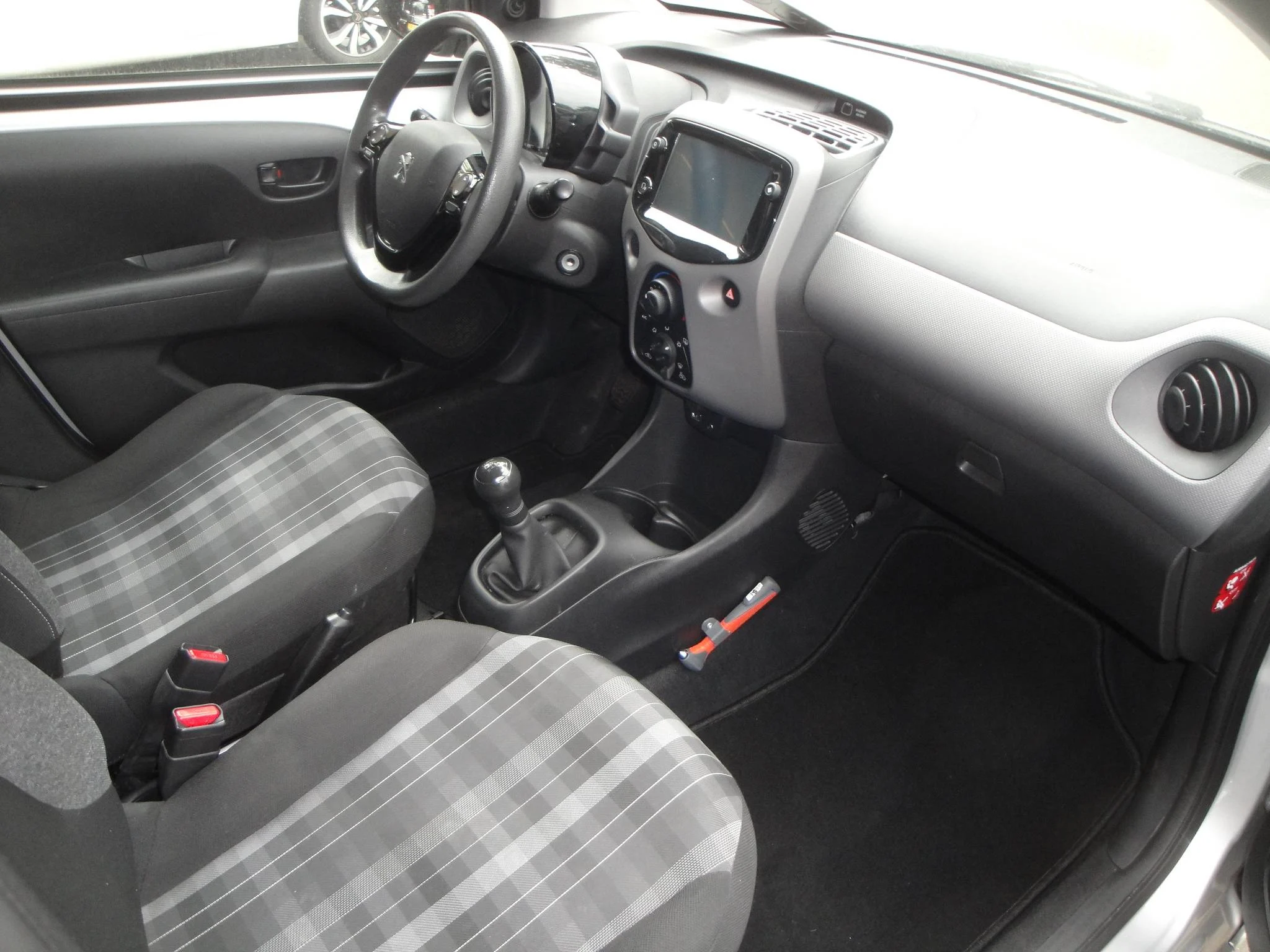 Peugeot 108 1.0 VTi 5-Drs. (10-2019) incl. Audio, Airco, etc. - Thumbnail 5