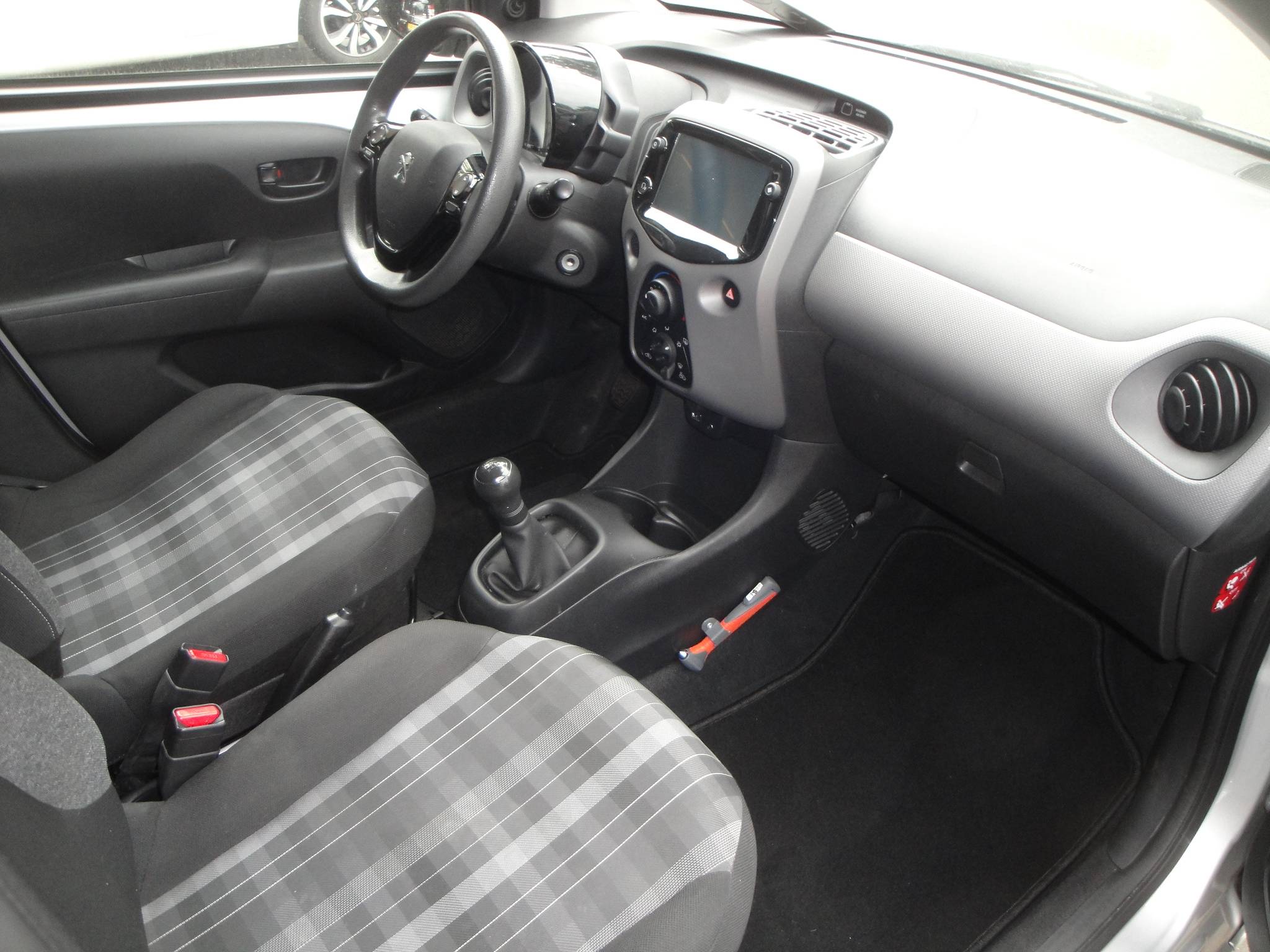 Peugeot 108 1.0 VTi 5-Drs. (10-2019) incl. Audio, Airco, etc. - Thumbnail 6