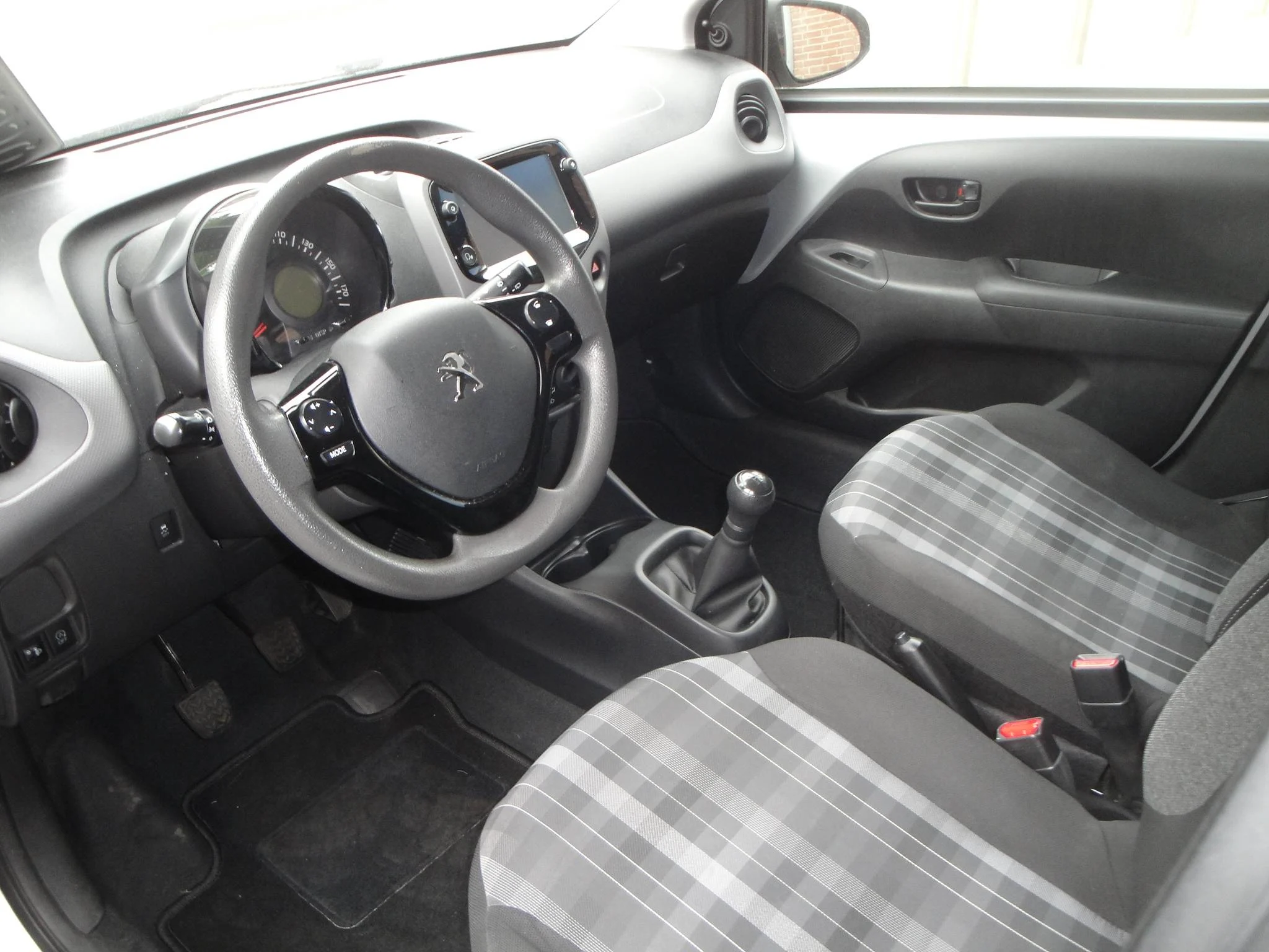 Peugeot 108 1.0 VTi 5-Drs. (10-2019) incl. Audio, Airco, etc. - Thumbnail 8