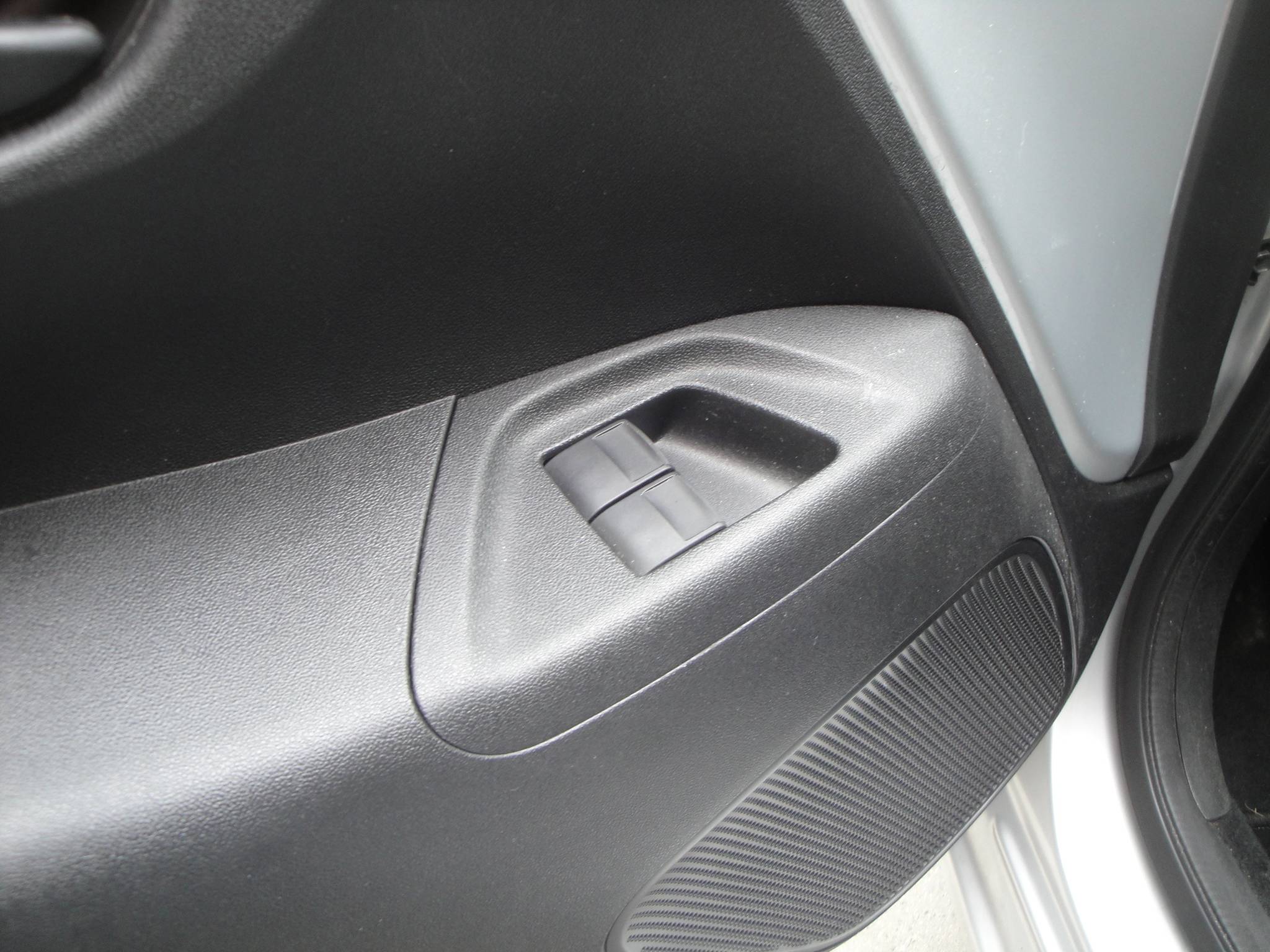 Peugeot 108 1.0 VTi 5-Drs. (10-2019) incl. Audio, Airco, etc. - Thumbnail 3