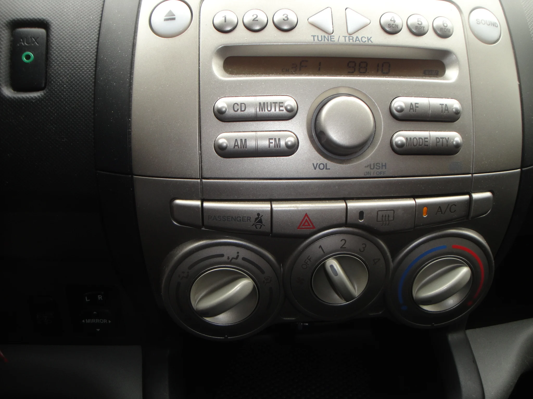 Subaru Justy 1.0 Comfort S. 5-Drs. o.a. Airco, Audio & AUX, CPV & afst.bed., & LM-velgen. - Thumbnail 14