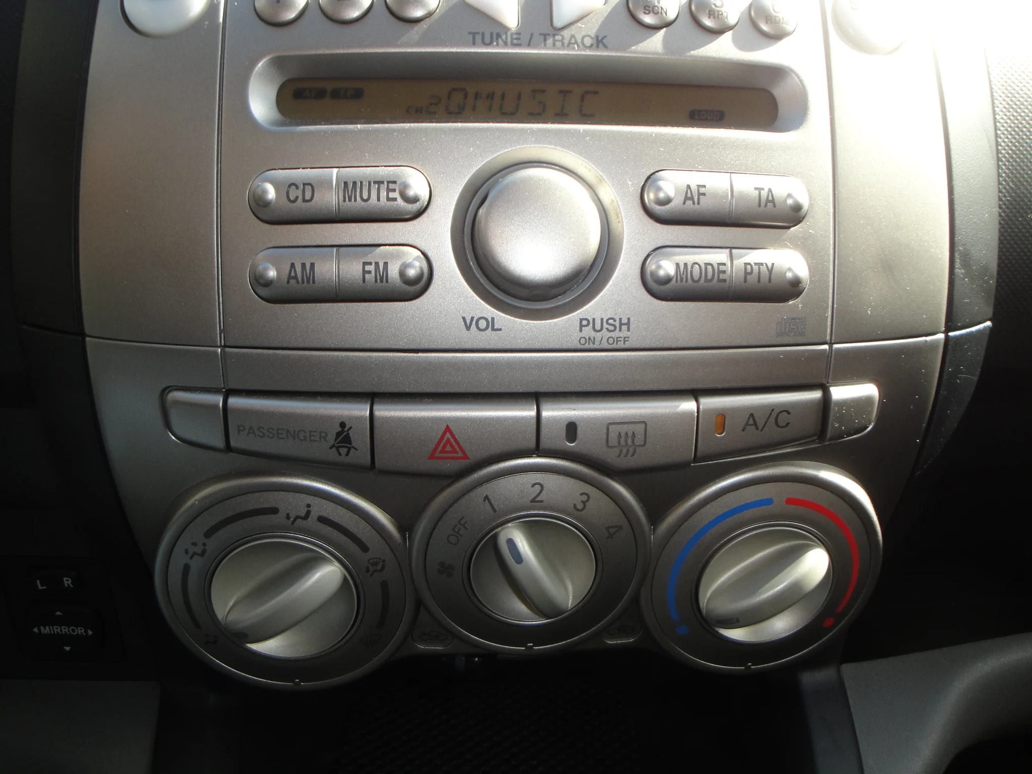 Subaru Justy 1.0 Comfort 5-Drs. o.a. Airco, Audio, CPV & afst.bed., P.sens.A. en 4.Seizoenen-banden. - Thumbnail 10