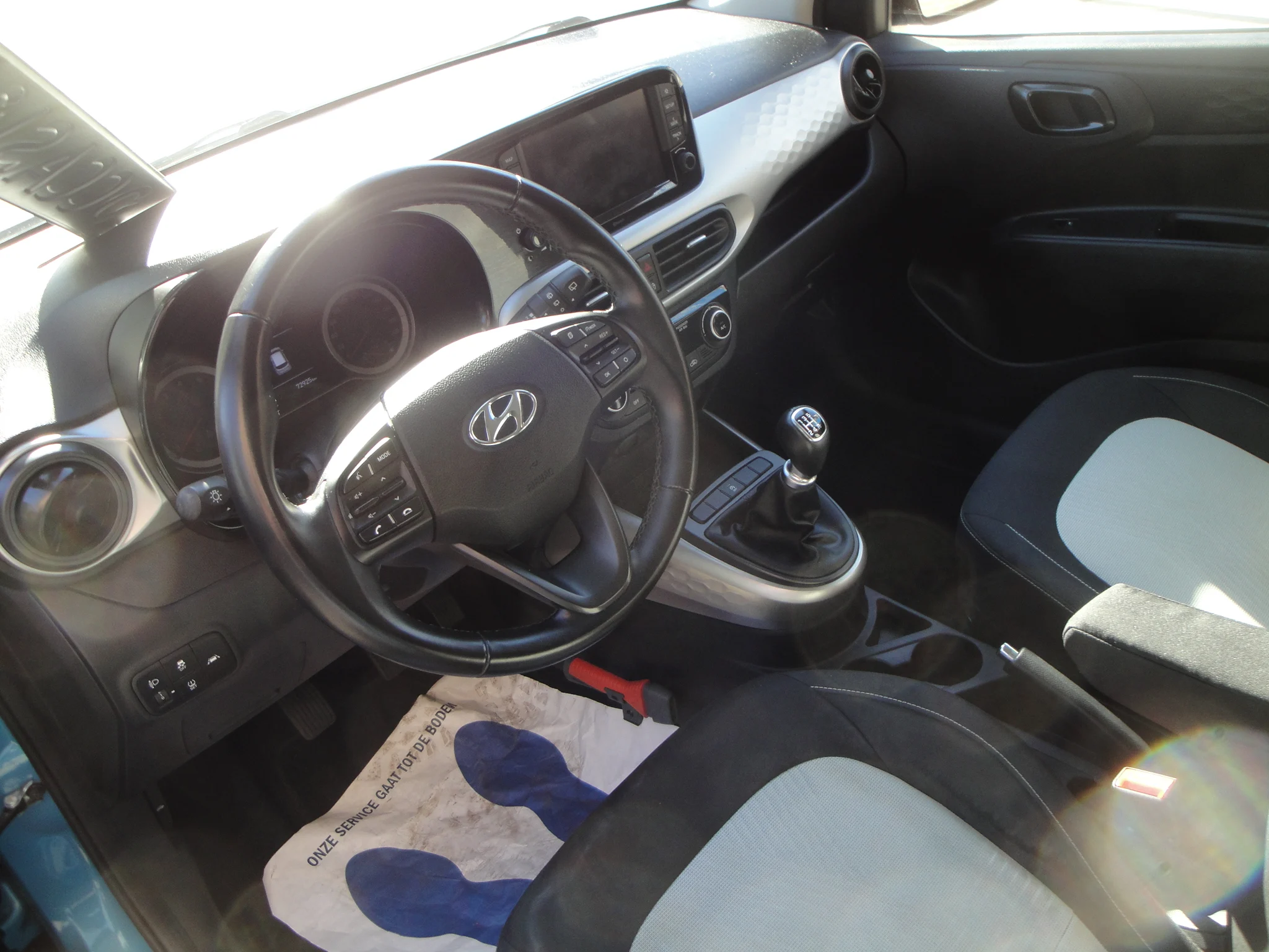 Hyundai i10 1.0 Premium TwoTone 5-Drs. met o.a. Climate-Control, Cruise-Control, Navigatie, A-uitrijcam., etc. - Thumbnail 10