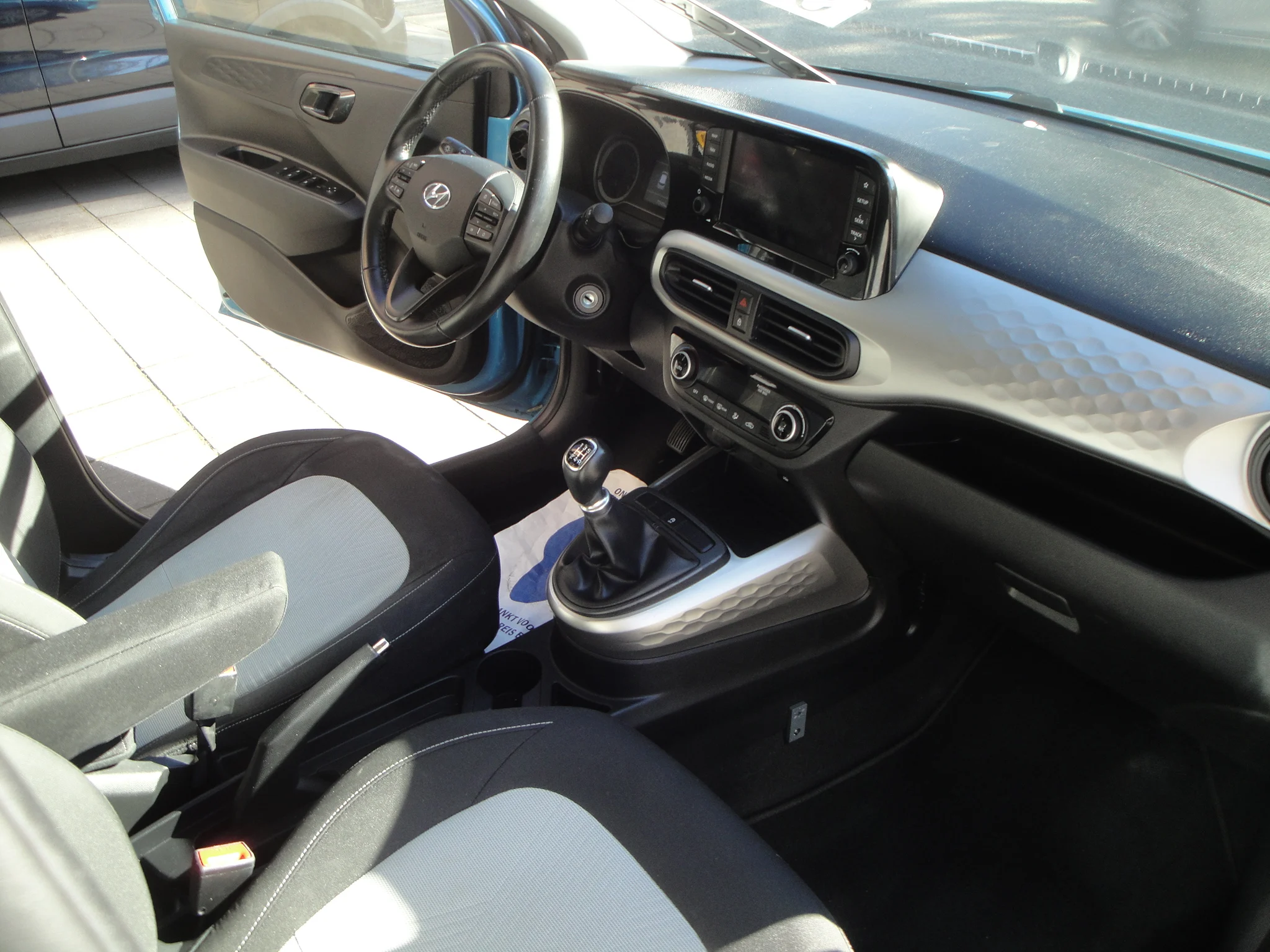Hyundai i10 1.0 Premium TwoTone 5-Drs. met o.a. Climate-Control, Cruise-Control, Navigatie, A-uitrijcam., etc. - Thumbnail 11