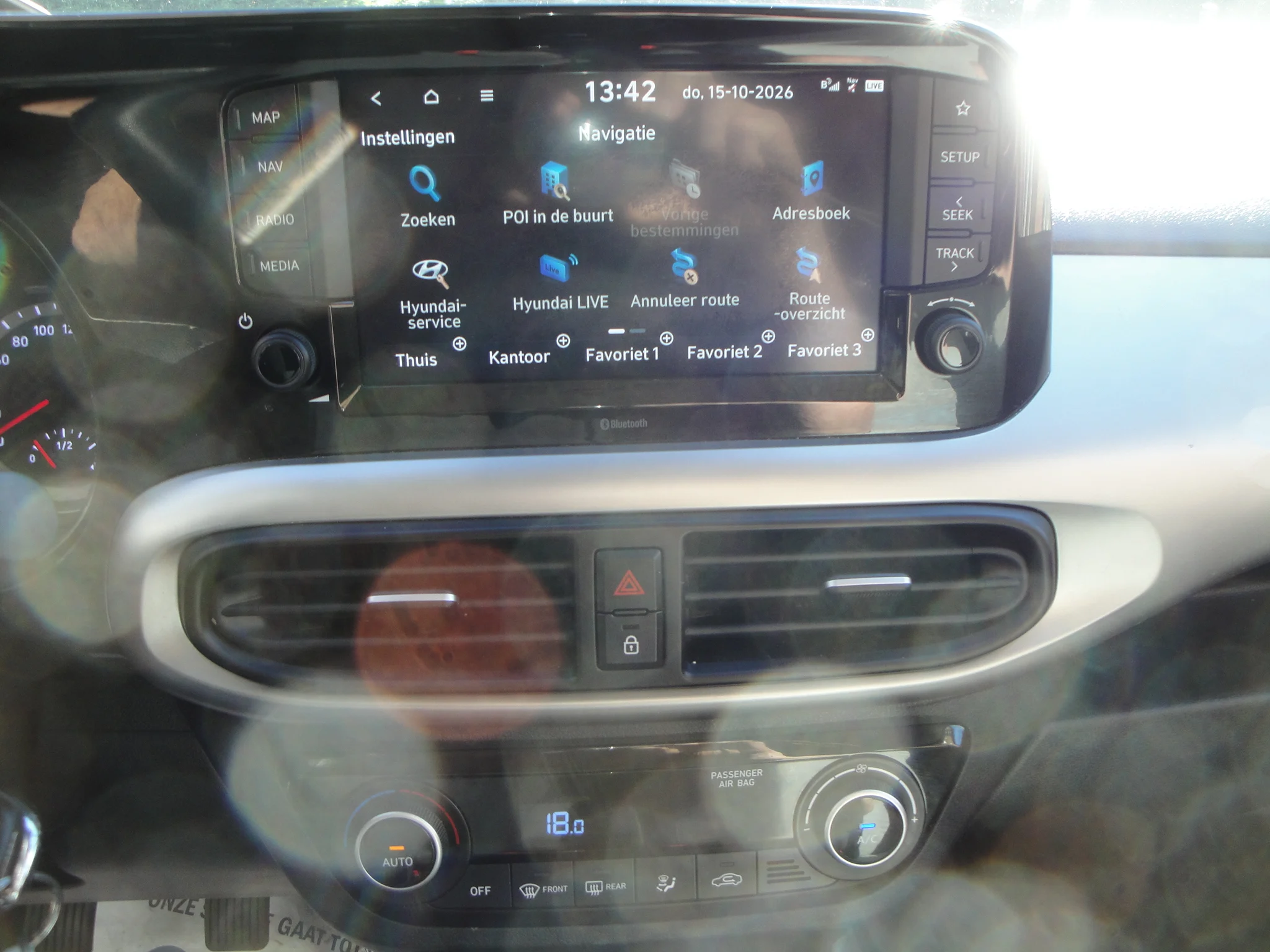 Hyundai i10 1.0 Premium TwoTone 5-Drs. met o.a. Climate-Control, Cruise-Control, Navigatie, A-uitrijcam., etc. - Thumbnail 14