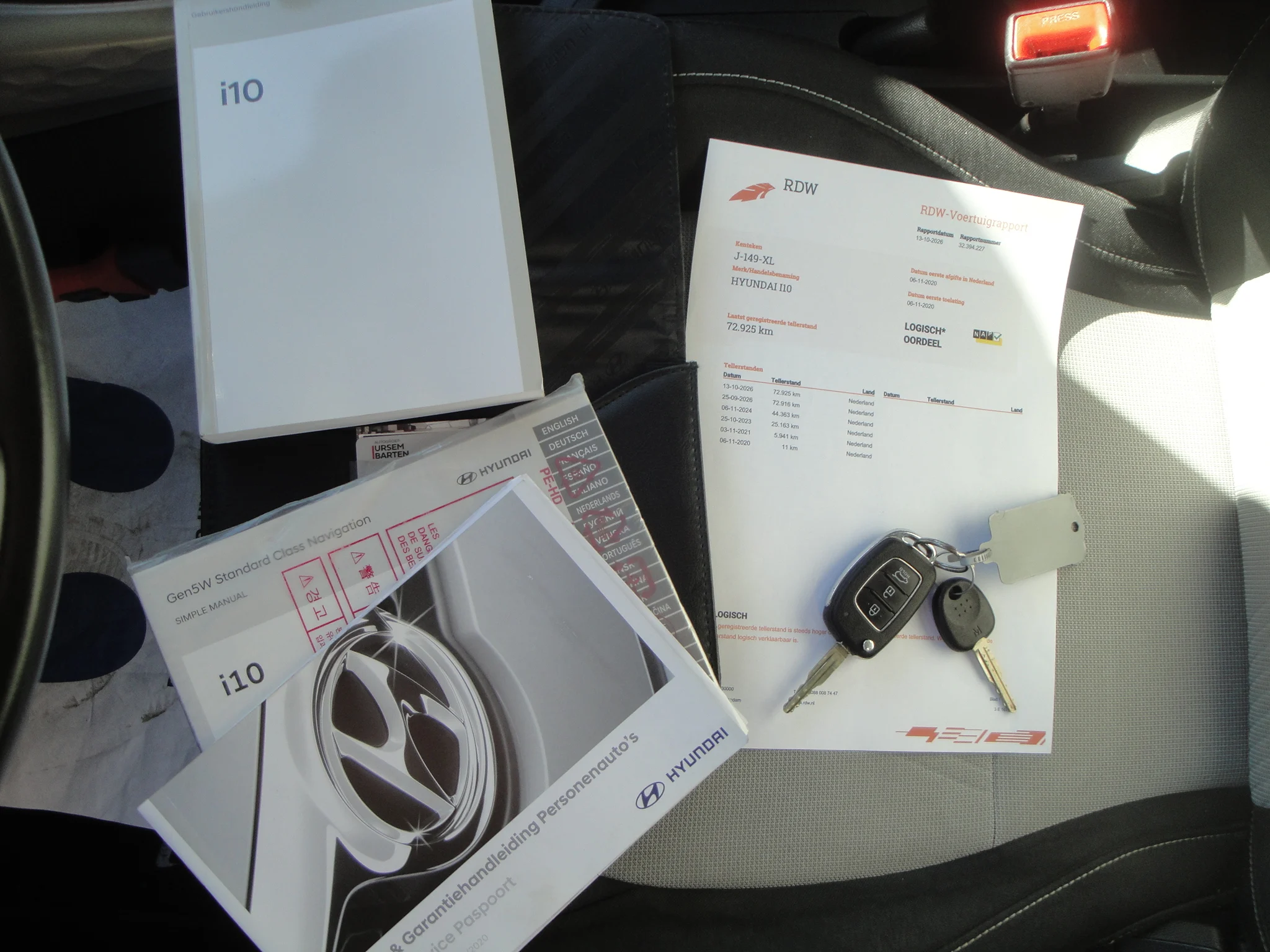 Hyundai i10 1.0 Premium TwoTone 5-Drs. met o.a. Climate-Control, Cruise-Control, Navigatie, A-uitrijcam., etc. - Thumbnail 24