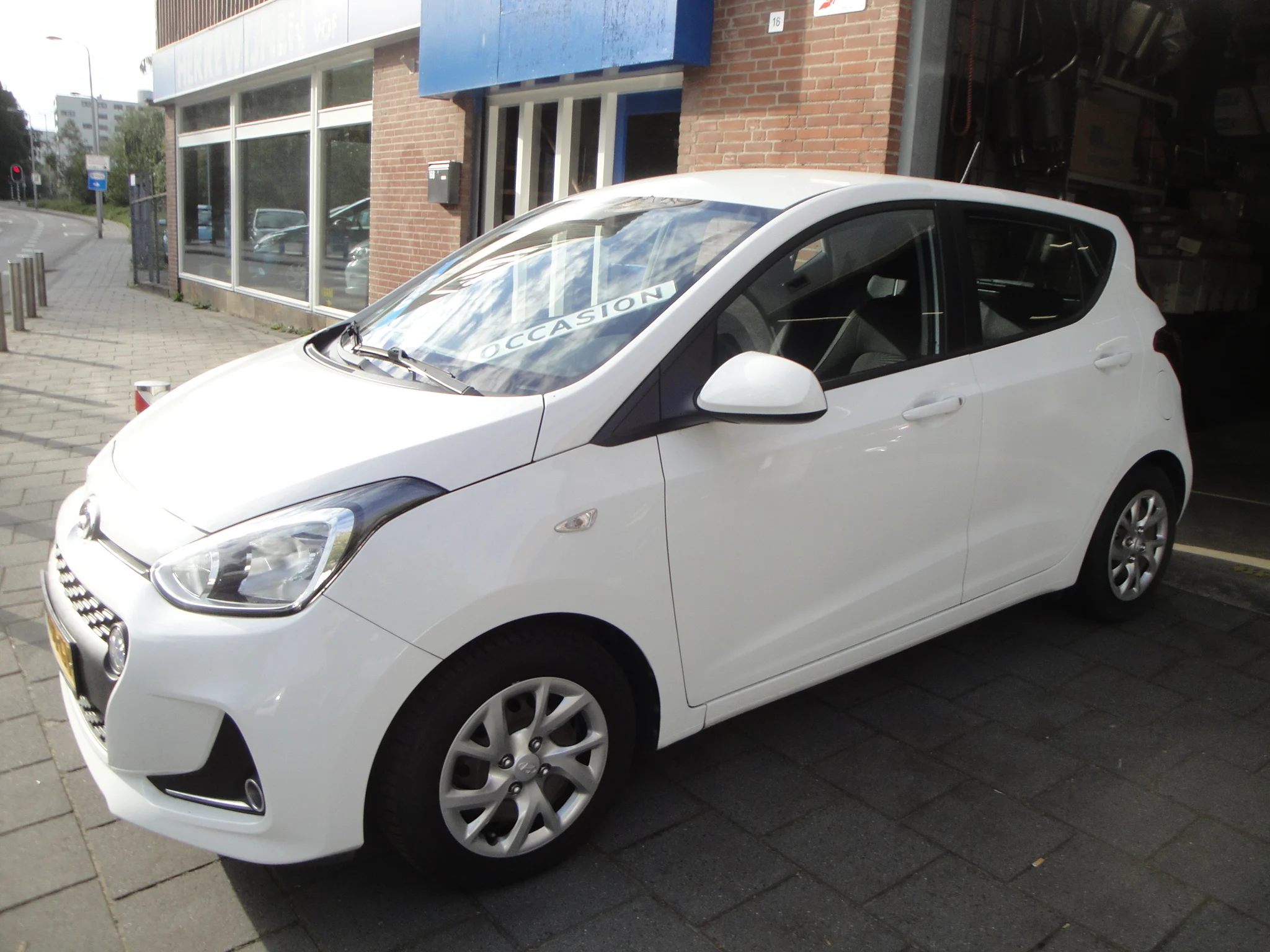 Hyundai i10 Comfort + SmartPack (1eEig.) 5-Drs. met o.a. Audio, Cruise-Control, Navigatie & A.Parkeersens.