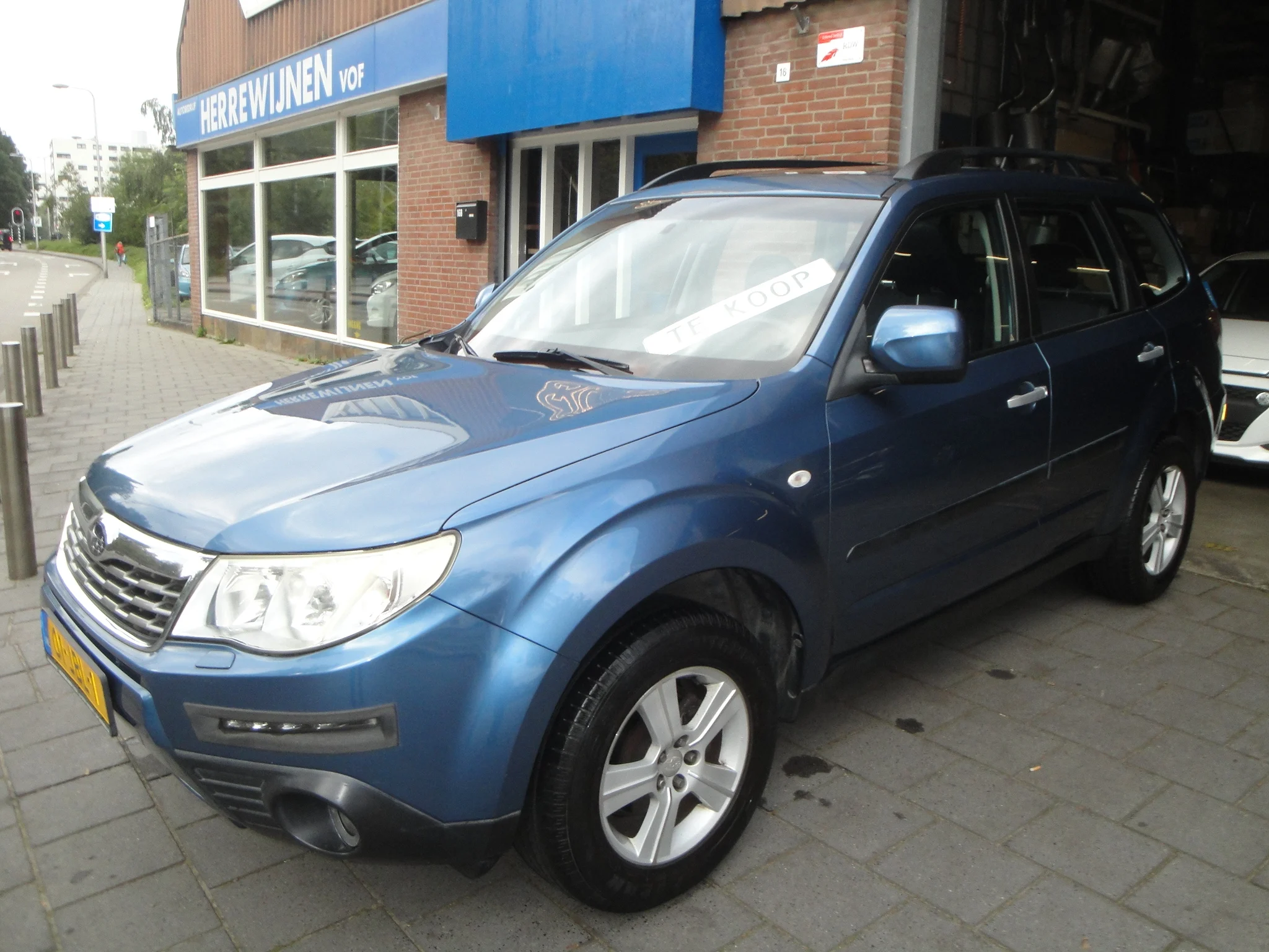 Subaru Forester 2.0 Comfort AWD (1eEig.) met o.a. Audio, Climate- en Cruise-Control, LM-velgen, El. Pan.-dak, Trekh., etc. - Afbeelding 1