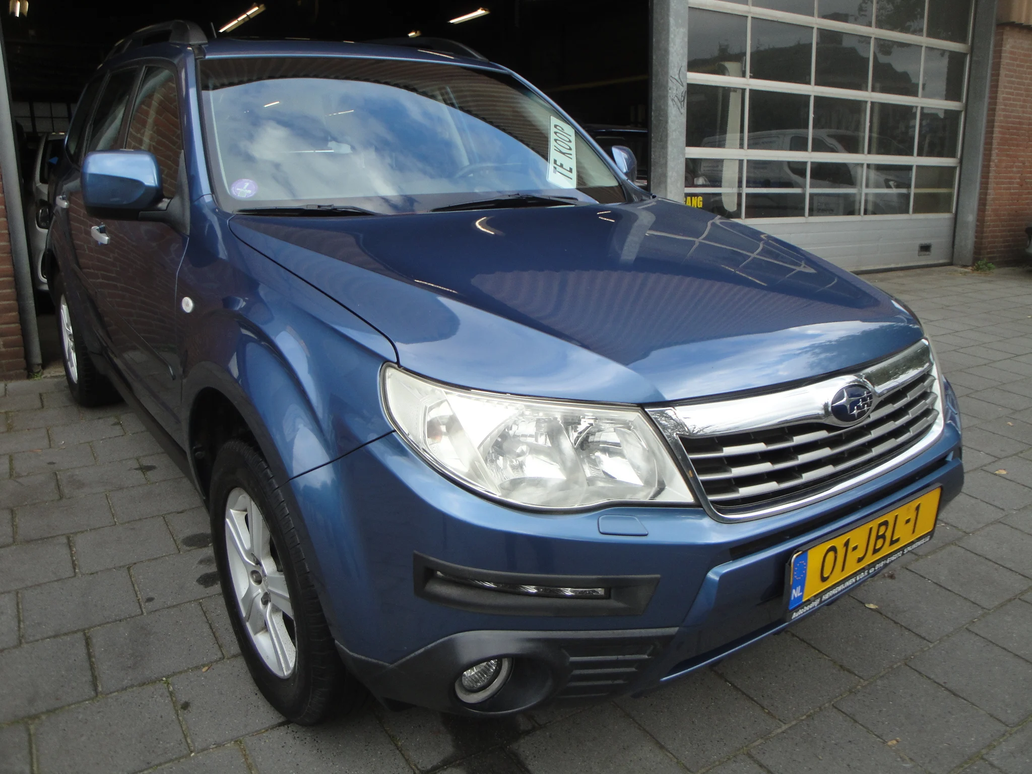 Subaru Forester 2.0 Comfort AWD (1eEig.) met o.a. Audio, Climate- en Cruise-Control, LM-velgen, El. Pan.-dak, Trekh., etc. - Thumbnail 3