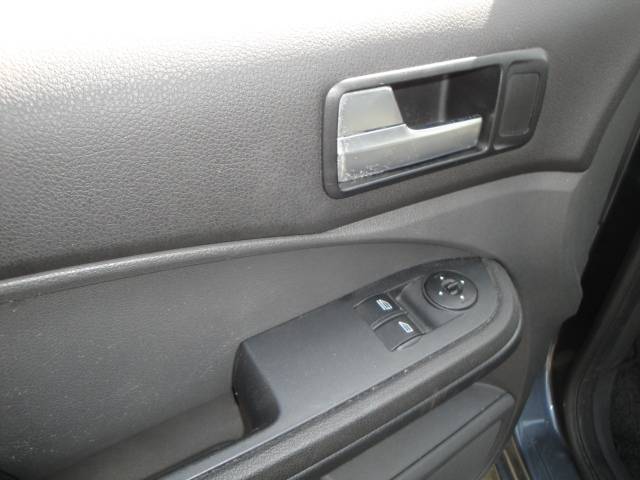 Ford Focus C-Max 1.6i MPV 5-Drs. met o.a. Airco & Trekhaak (met nw. APK-keuring) - Thumbnail 10