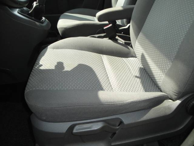 Ford Focus C-Max 1.6i MPV 5-Drs. met o.a. Airco & Trekhaak (met nw. APK-keuring) - Thumbnail 12