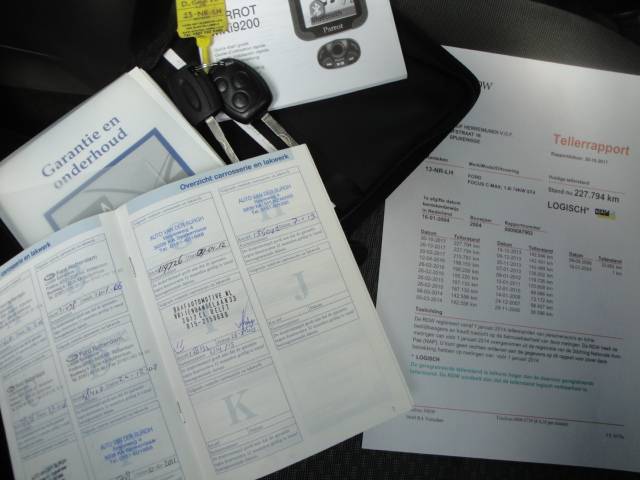 Ford Focus C-Max 1.6i MPV 5-Drs. met o.a. Airco & Trekhaak (met nw. APK-keuring) - Thumbnail 16