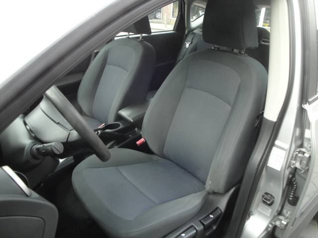 Nissan Qashqai 1.6 met o.a. Airco, A-Parkeersensoren & 17"LM-velgen. - Thumbnail 2