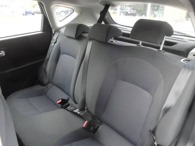 Nissan Qashqai 1.6 met o.a. Airco, A-Parkeersensoren & 17"LM-velgen. - Thumbnail 3