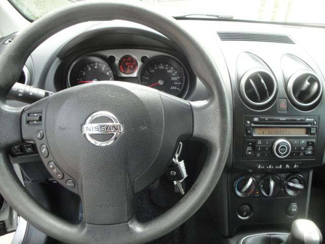 Nissan Qashqai 1.6 met o.a. Airco, A-Parkeersensoren & 17"LM-velgen. - Thumbnail 6