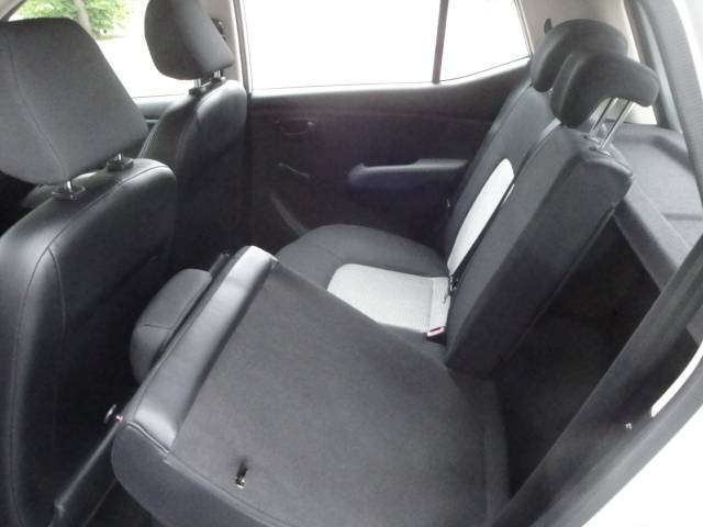 Hyundai i10 1.1i 5-Drs. met o.a. Audio, CPV en El.ramen V. - Thumbnail 10