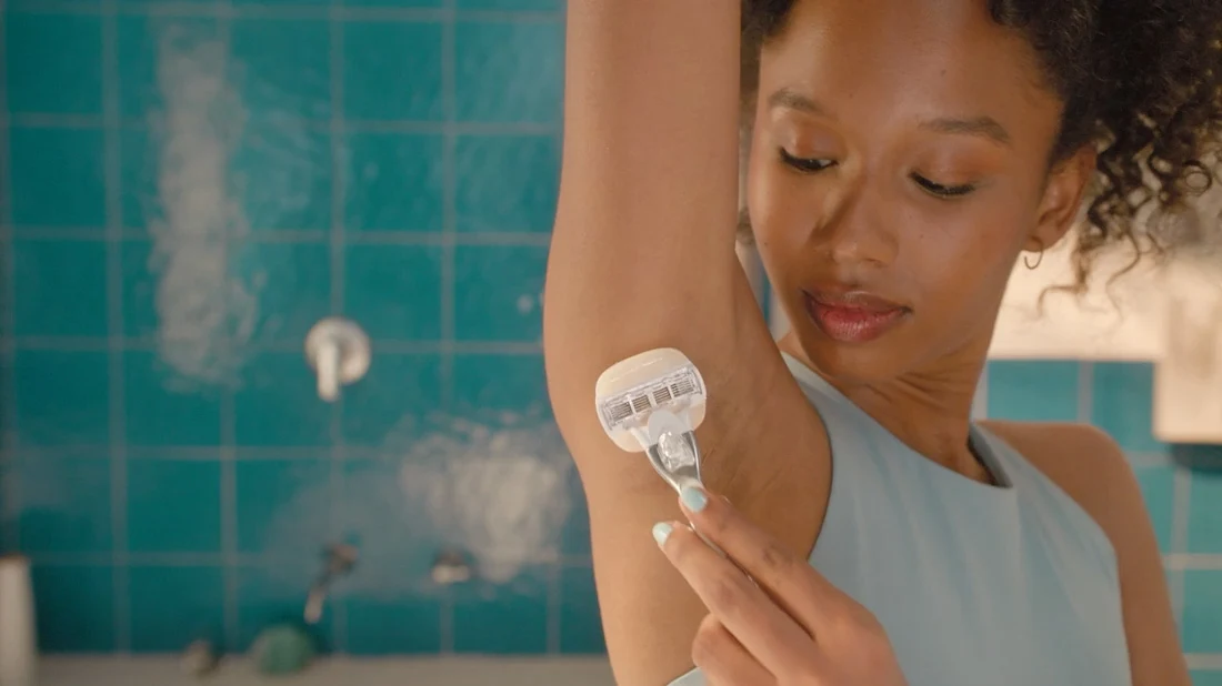 Gillette Venus MositureGlide video showing woman in blue top shaving her armpit