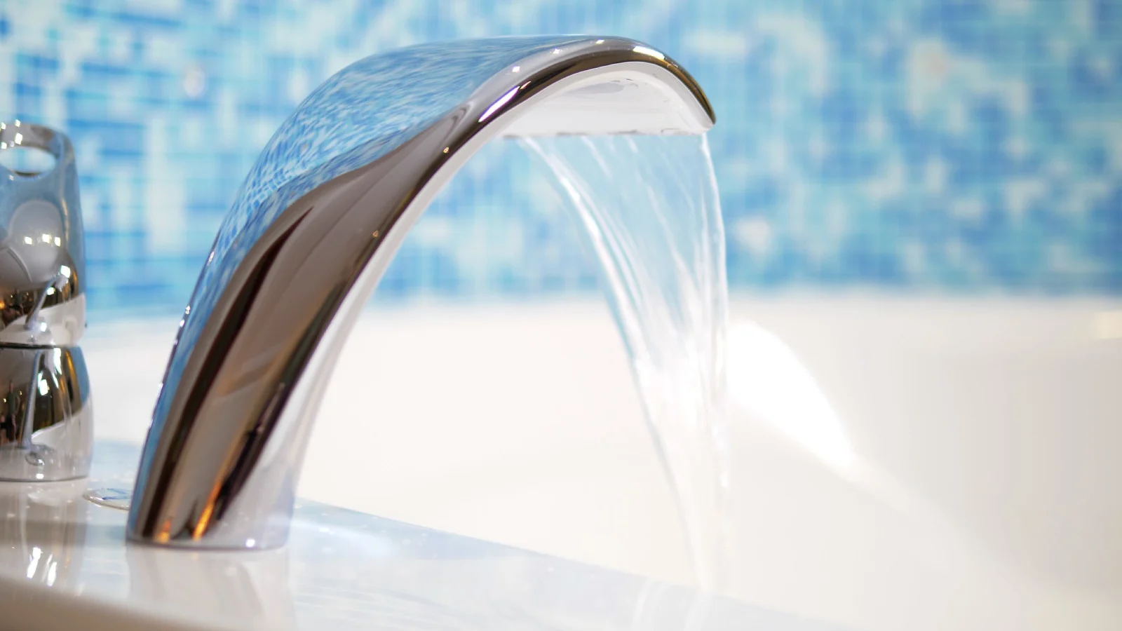 Water running in a bathtub