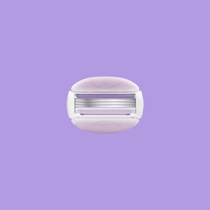 Gillette Venus Comfortglide Freesia blade refill on the purple background