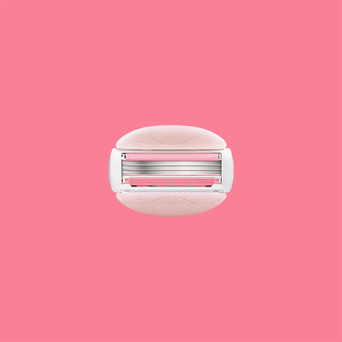 Gillette Venus ComfortGlide White Tea refill on the pink background