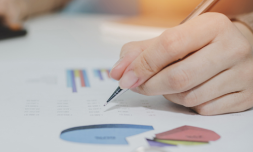 Two people looking at a pie chart for 60/40 investments on portfolio allocations
