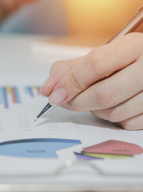 Two people looking at a pie chart for 60/40 investments on portfolio allocations