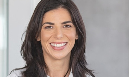 woman advisor realizing it's time to break away from the wirehouse