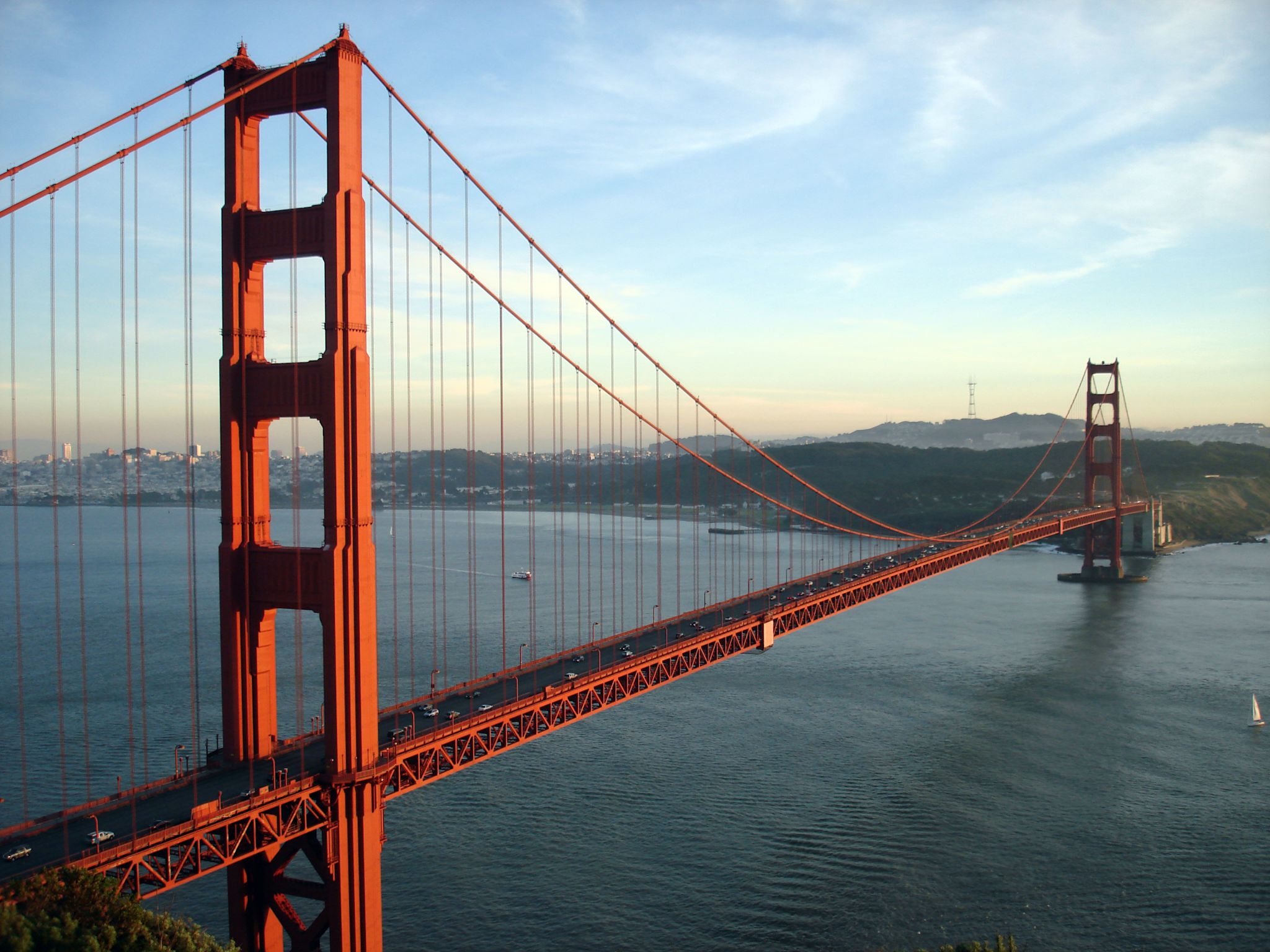 Golden Gate Bridge can withstand bigger than a 7.0-scale earthquake
(Author: Rich Niewiroski Jr., source: http://www.projectrich.com/gallery)