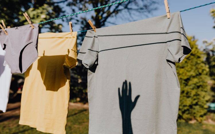 Image of a clothes line.