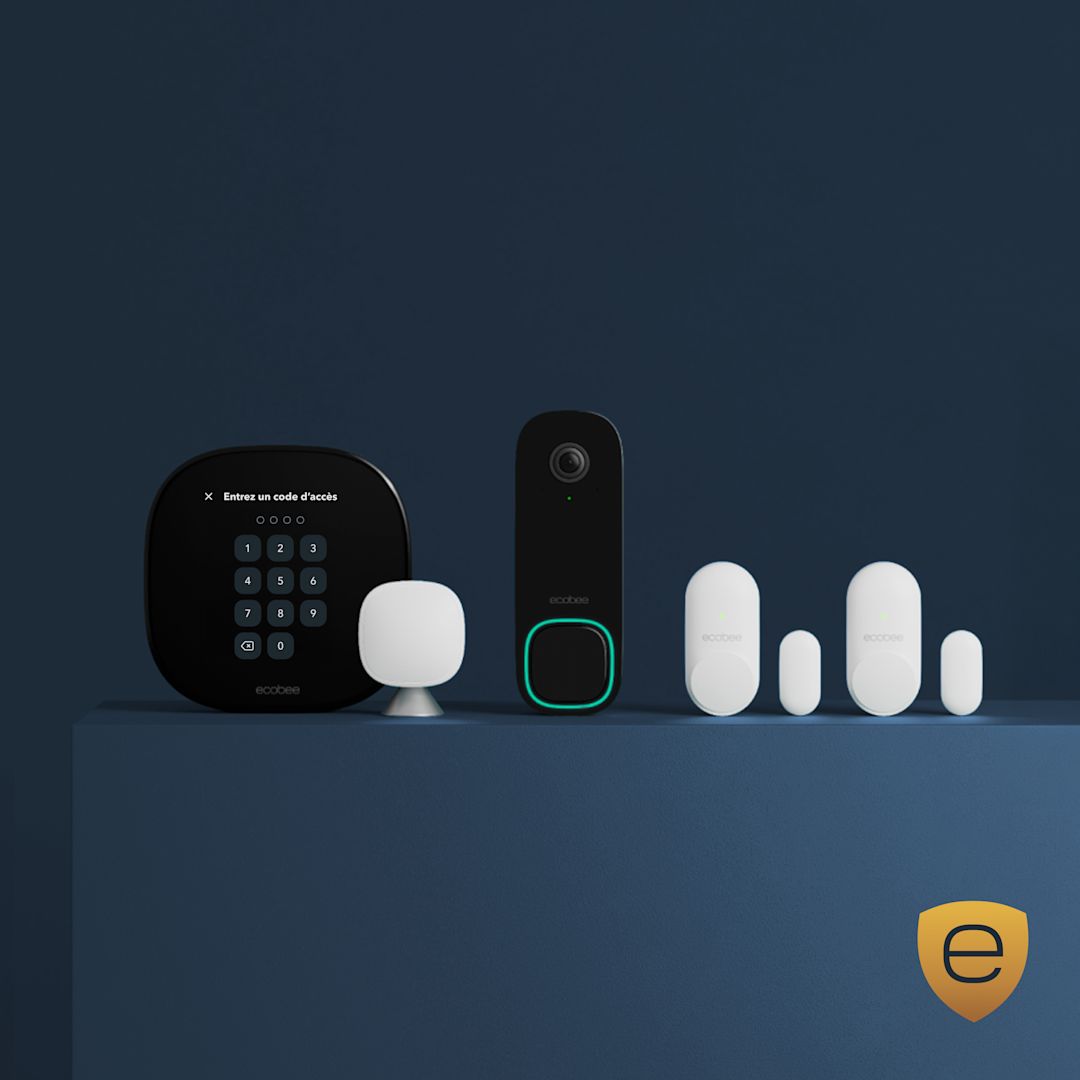 Thermostat intelligent premium avec capteur de pièce, caméra de sonnette intelligente, capteurs intelligents pour portes et fenêtres ecobee, et un écran de téléphone affichant l'application ecobee