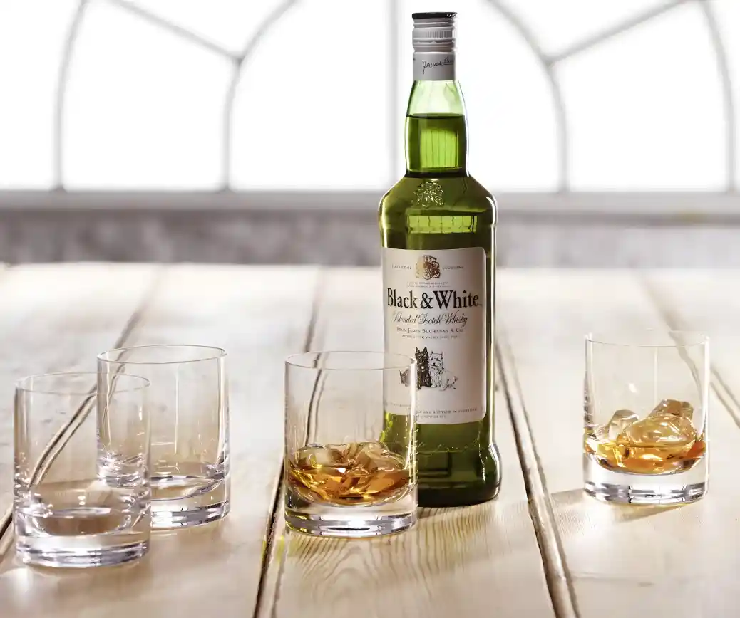 Combinados Black&White - hero thin