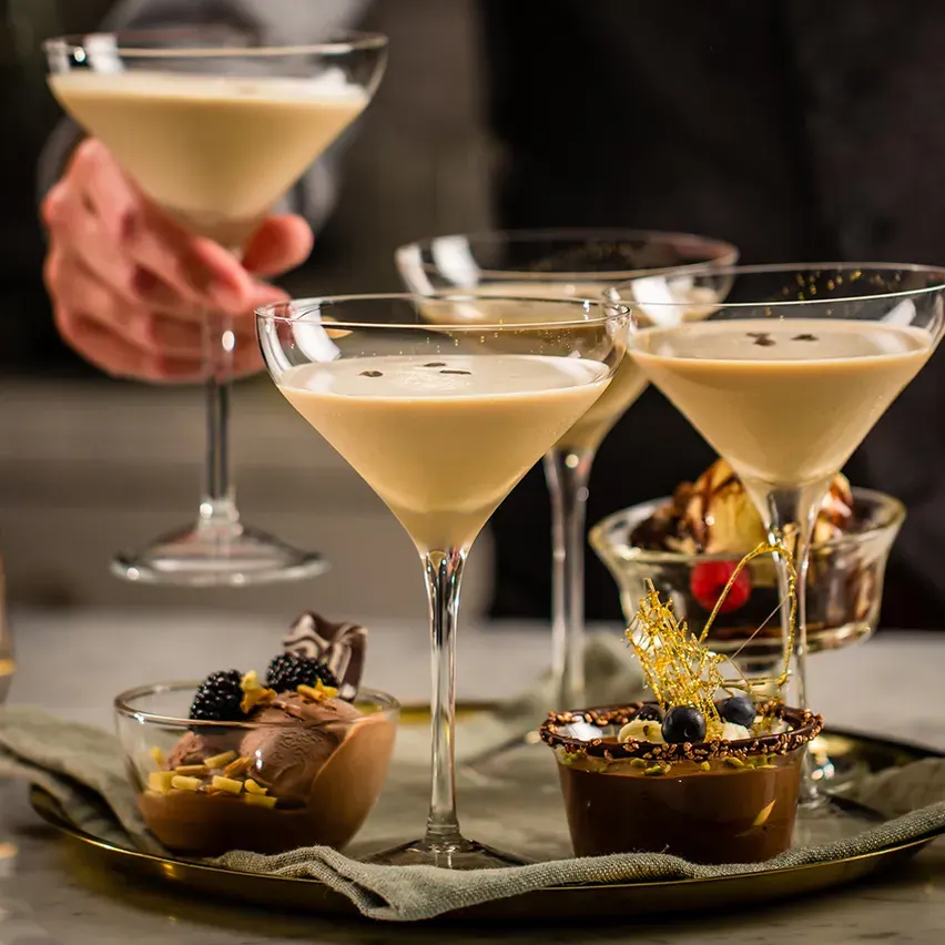 Café sobremesa baileys - 3. Flat White Martini 