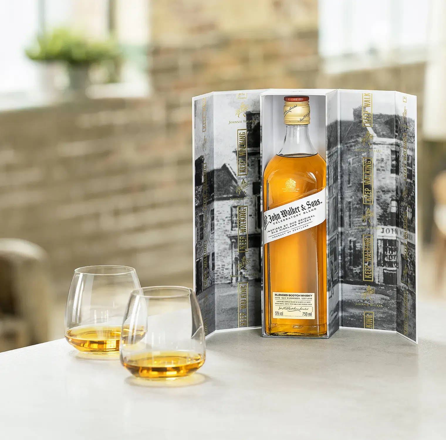 Johnnie Walker & Sons Celebratory Blend 70cl | The Bar España