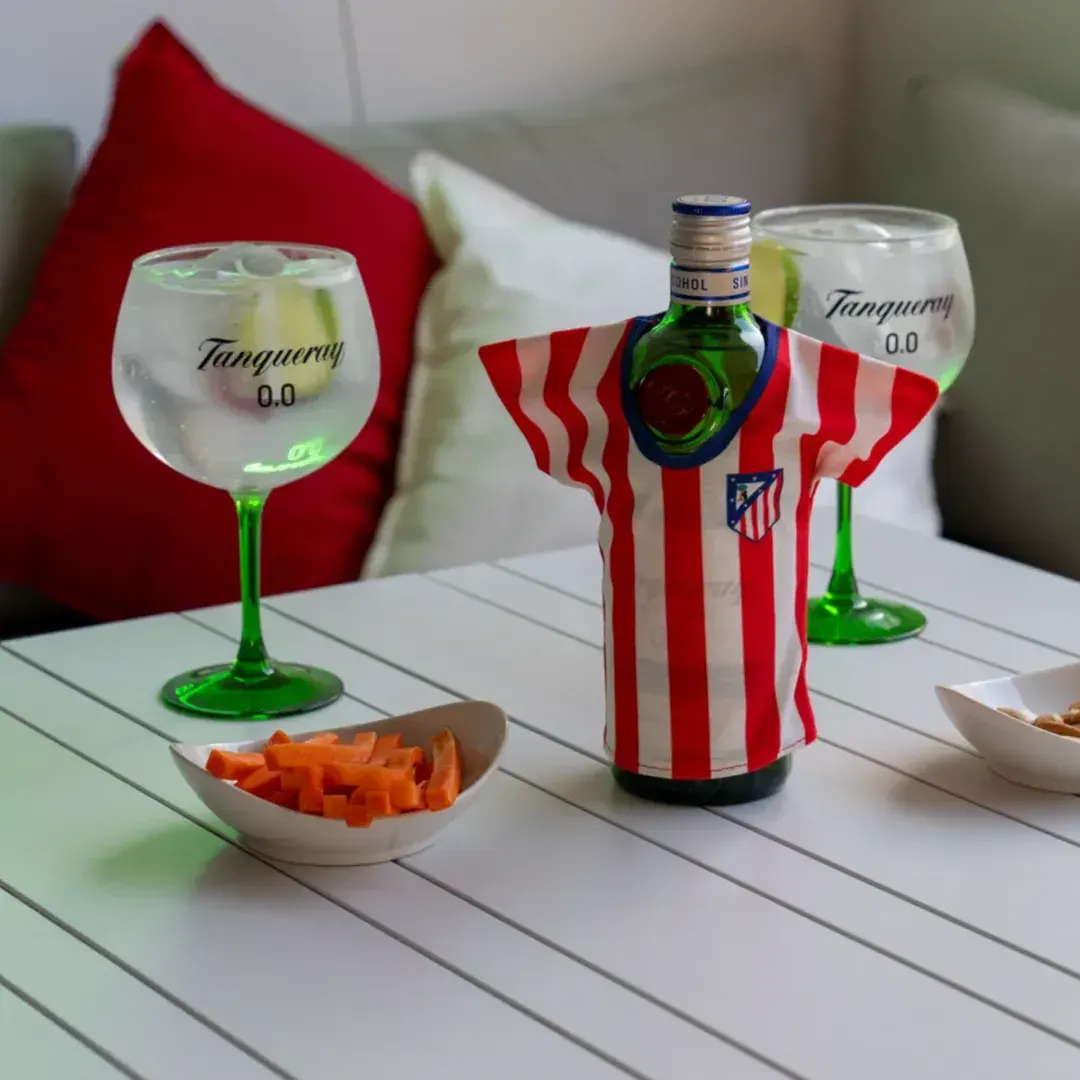 atletico botella tanqueray 0.0