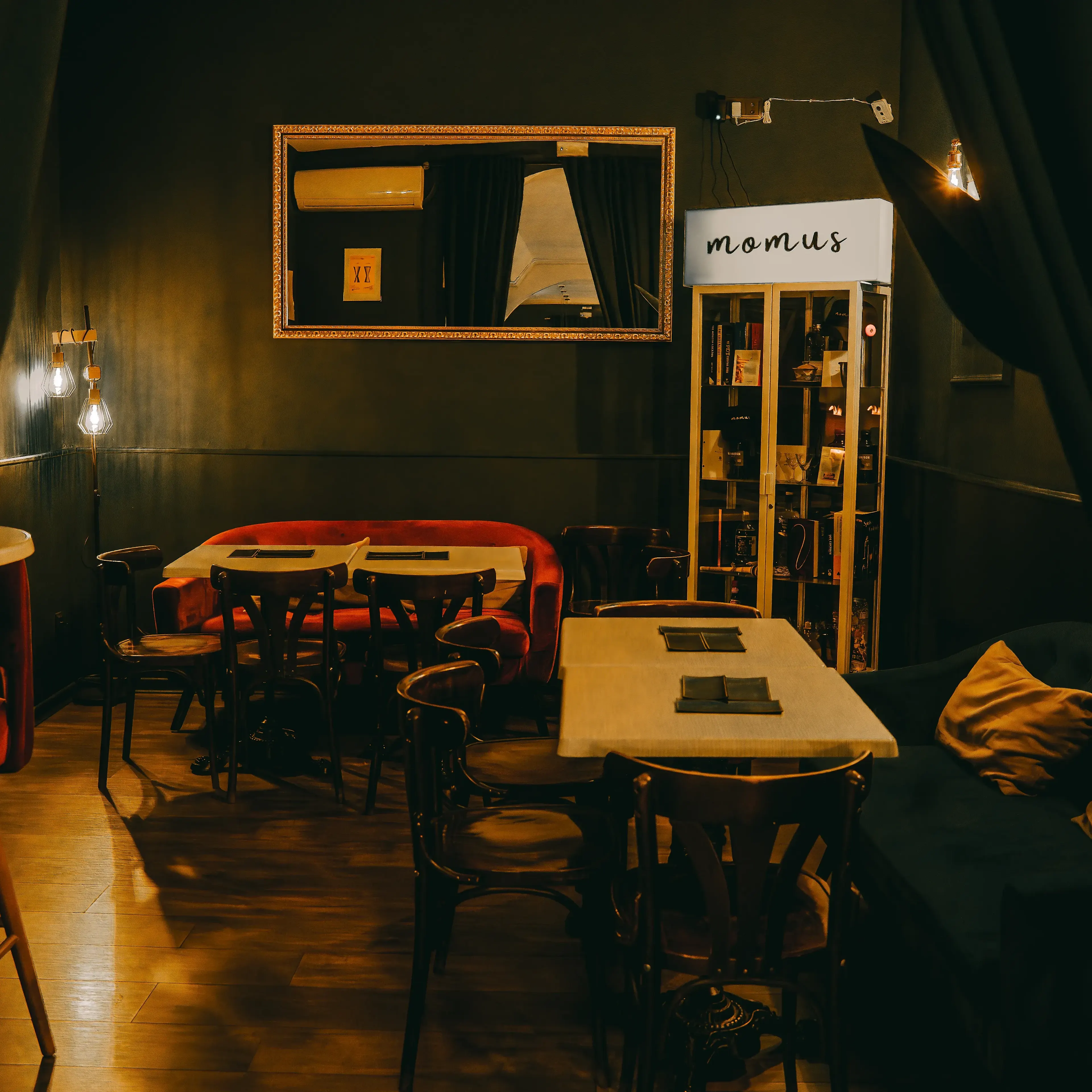 Momus Bar