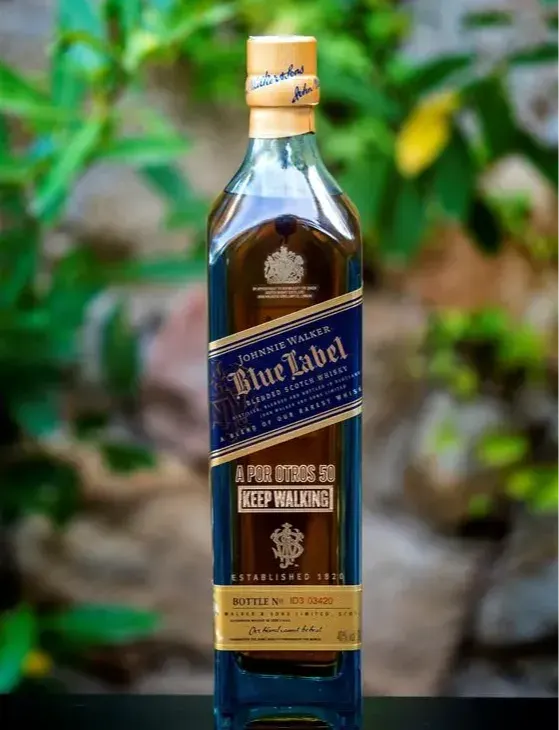 botella grabada johnnie walker